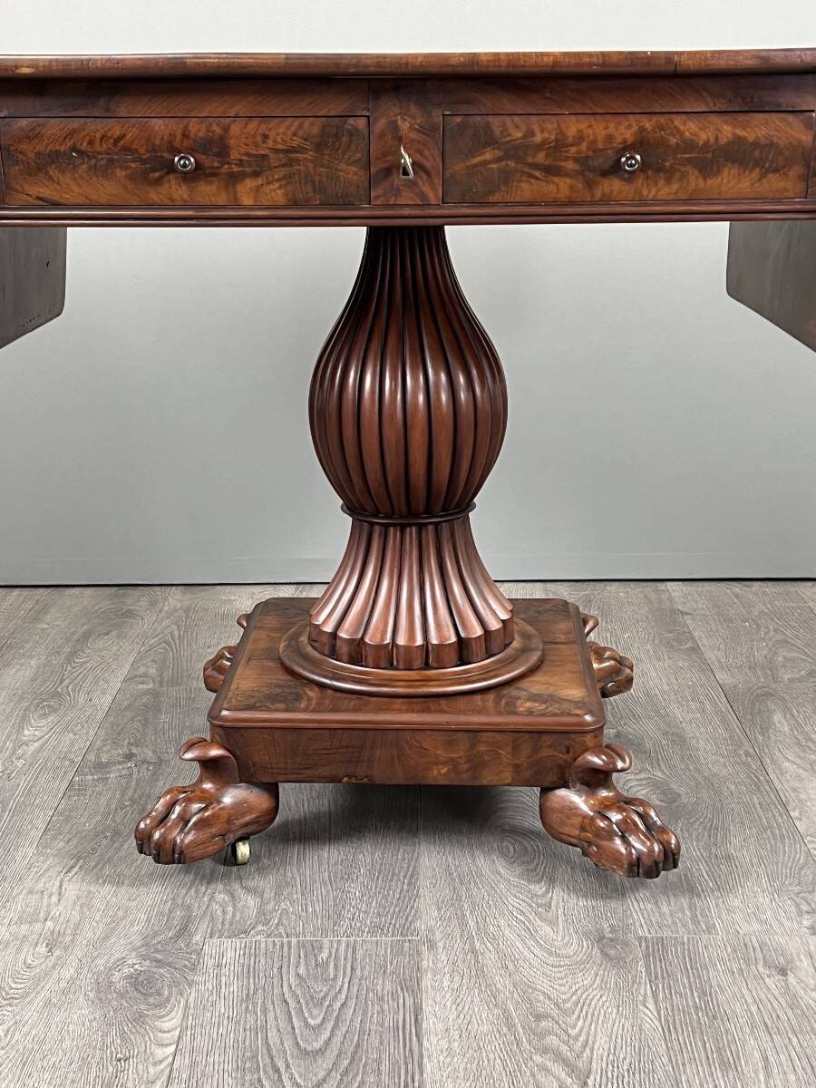 Mahogany drop-leaf table, 19th century