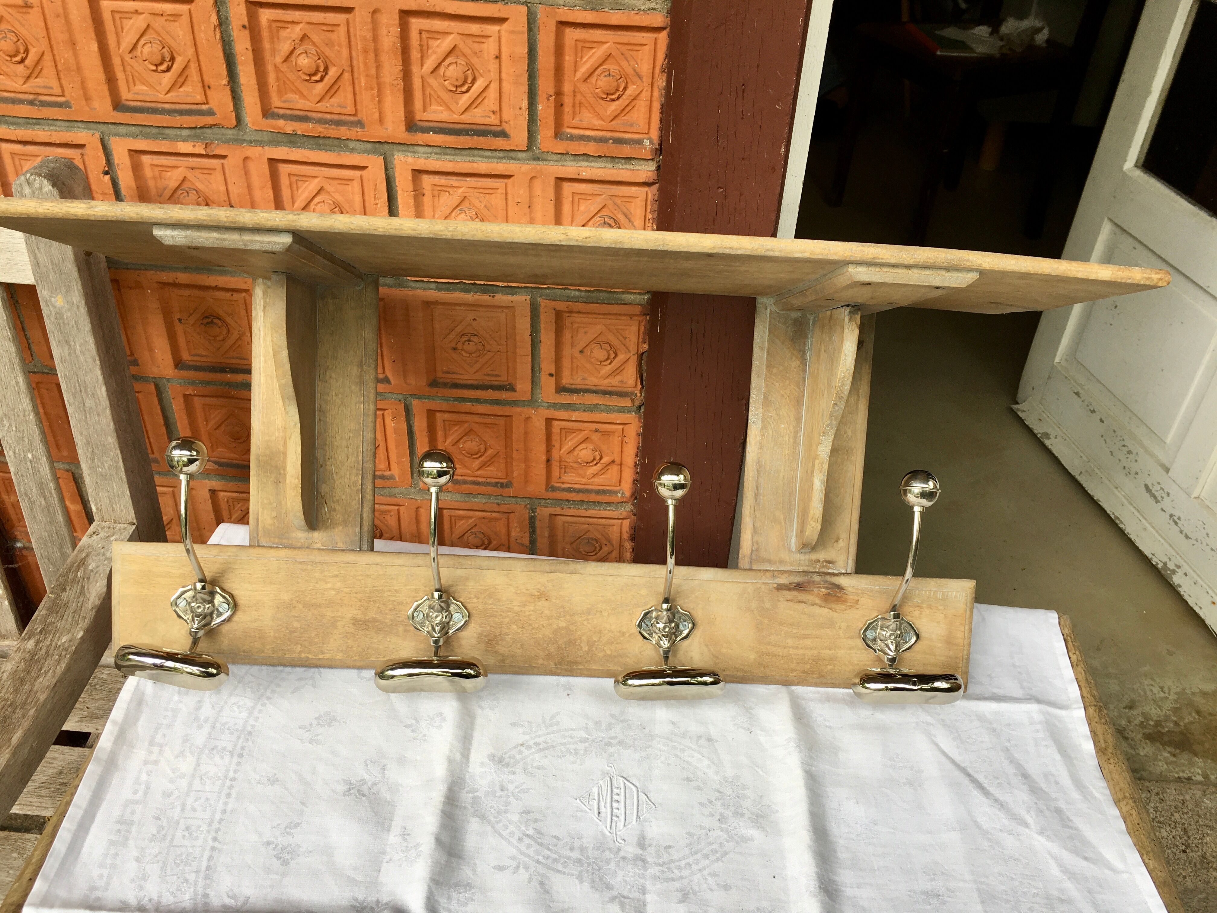 Shelf wears mangier coat