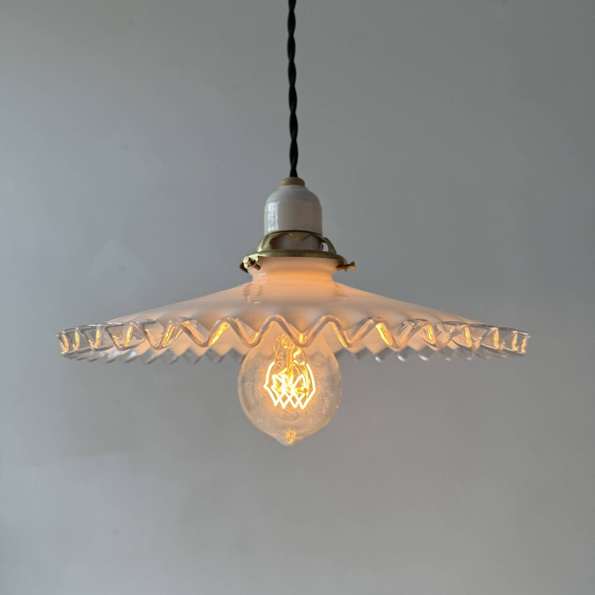 Antique 25.5 cm vintage opal lace pendant light