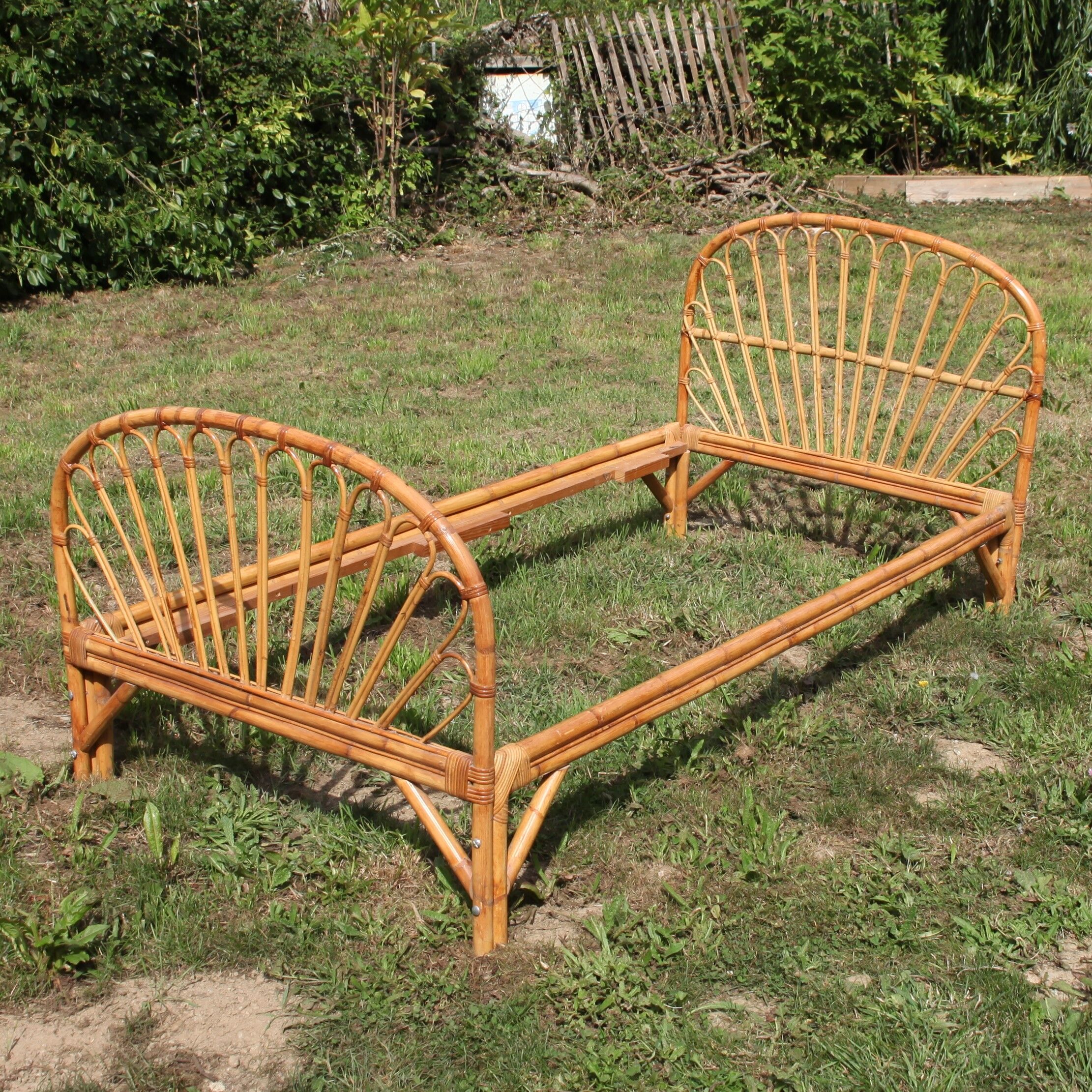 Rattan bed