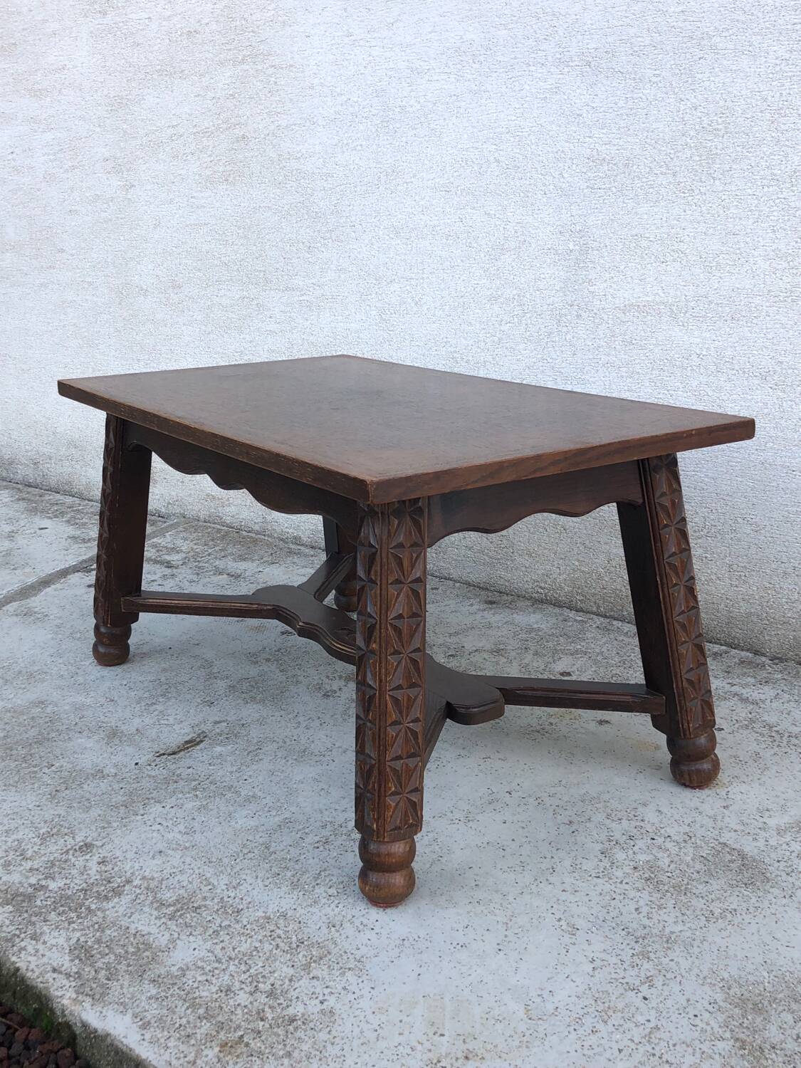 Very beautiful solid wood coffee table with pretty sculpture