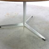 Circular coffee table in oak by Arne Jacobsen for Fritz Hansen, 1960s