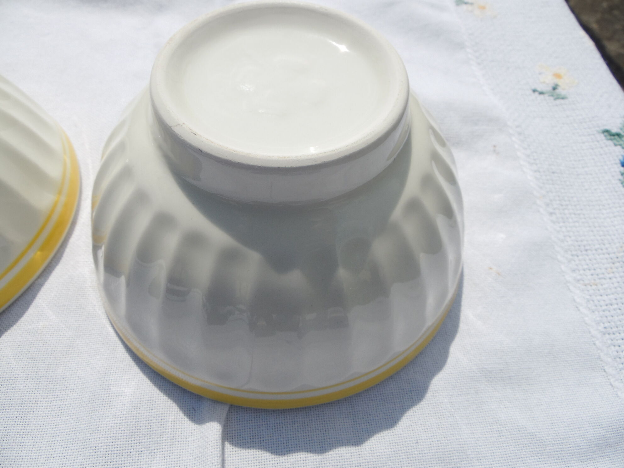 3 bowls faience yellow edging