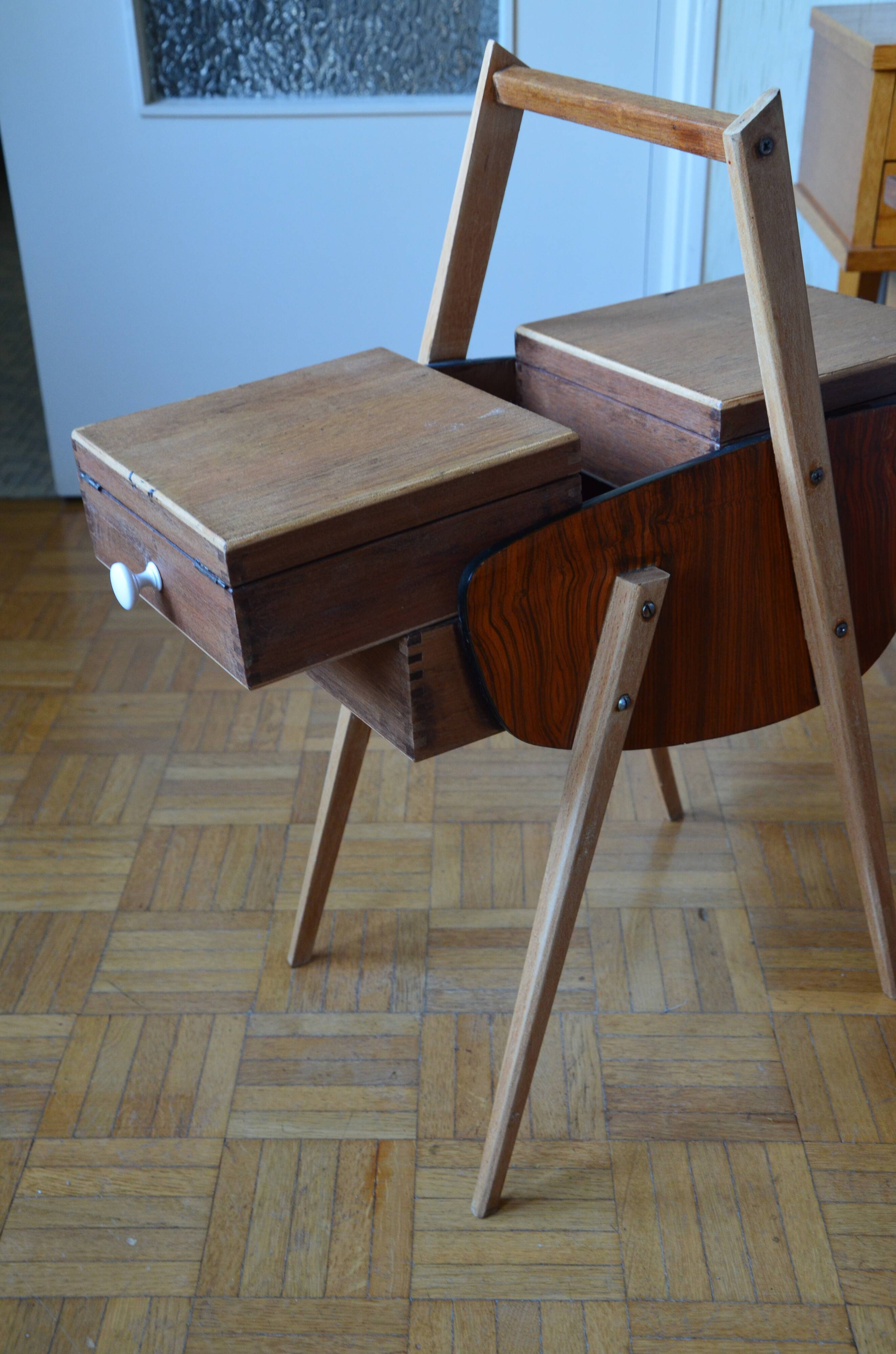 Vintage sewing bakset years 60