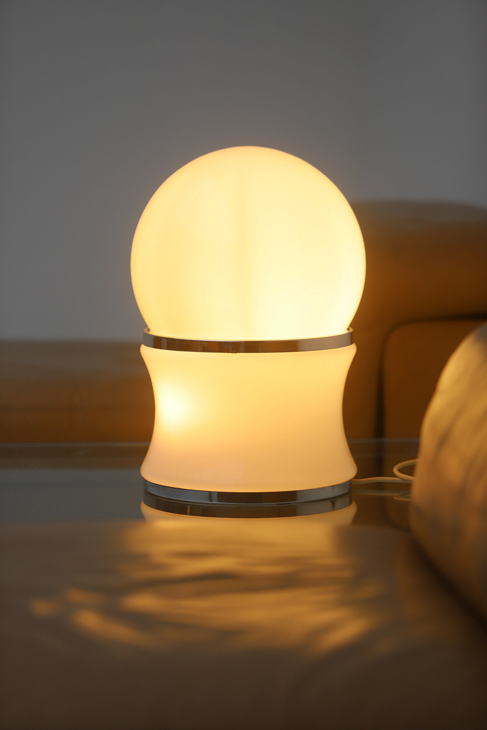 White table lamp in white opaline glass 1970s