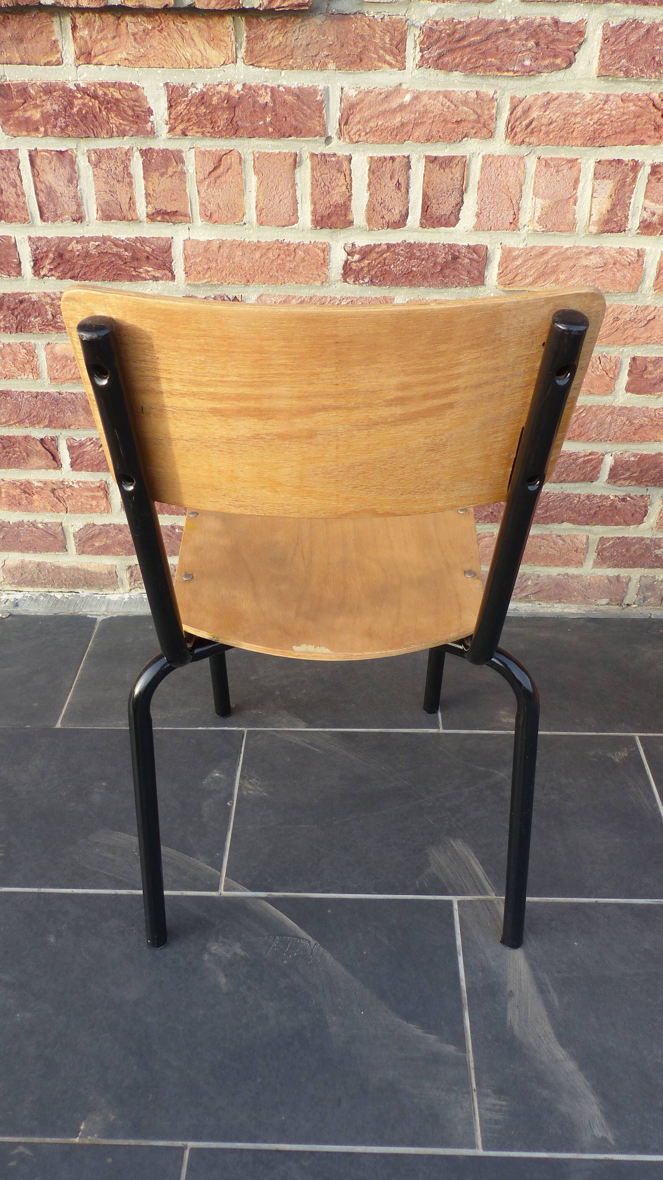 ancienne chaise d'école