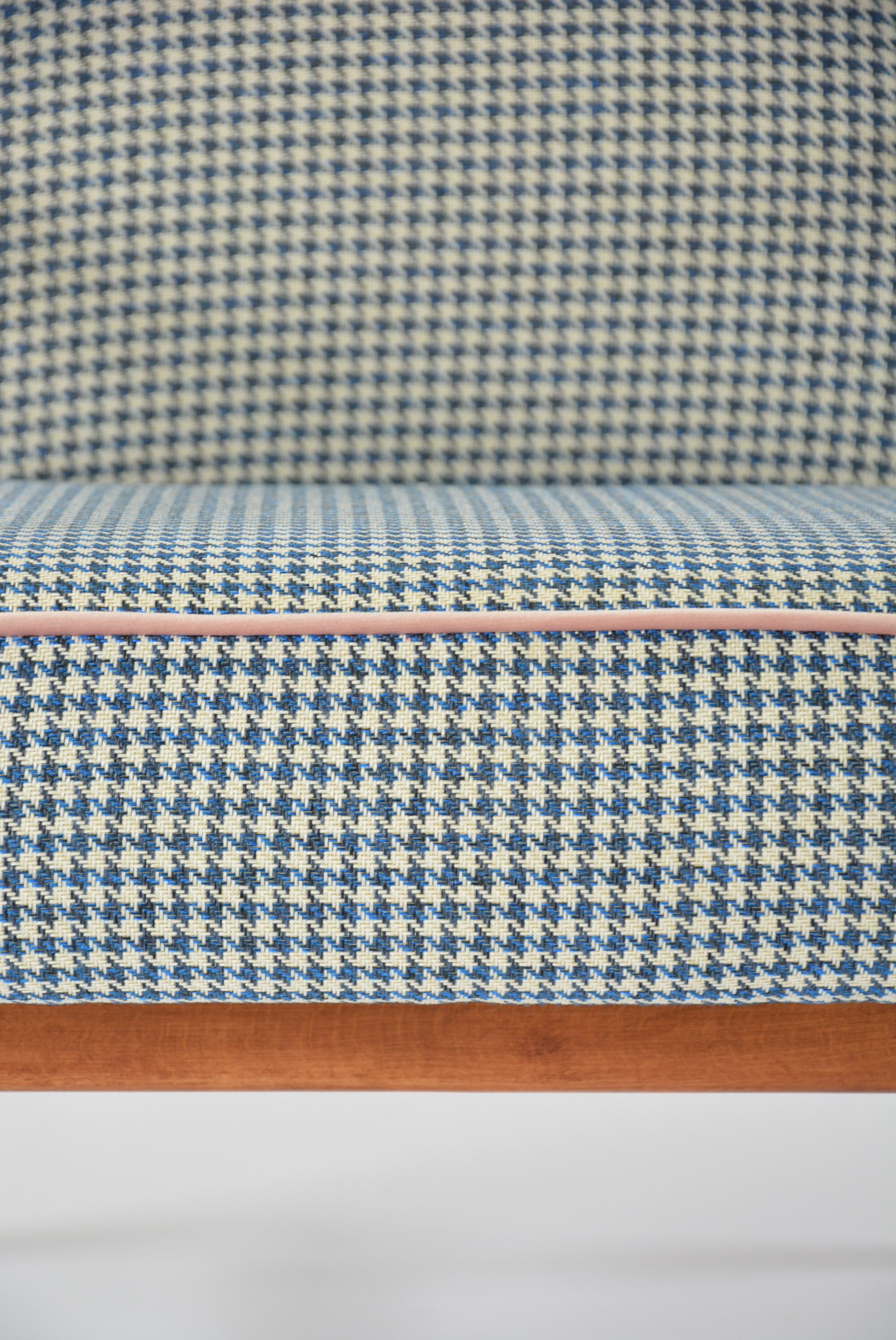 Fox chair blue hen's feet