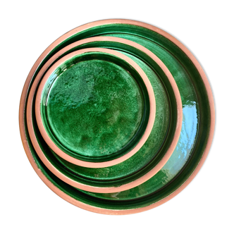 Lot 3 assiettes en terre cuite émaillée en vert
