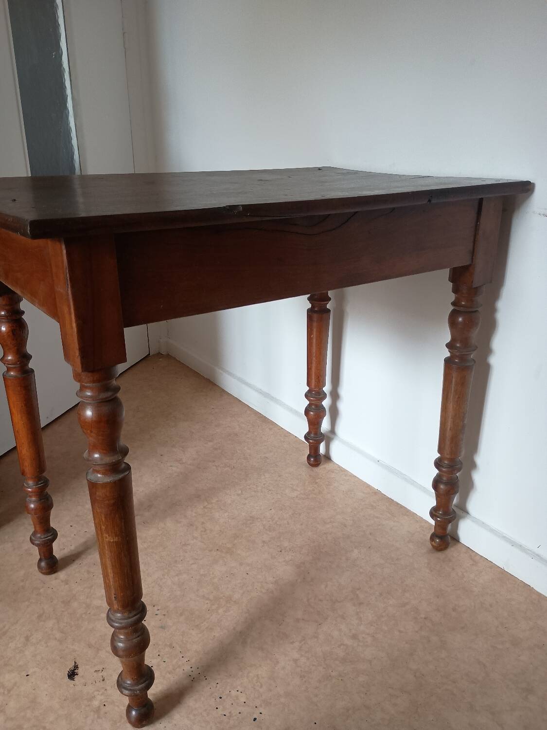 Turned leg desk