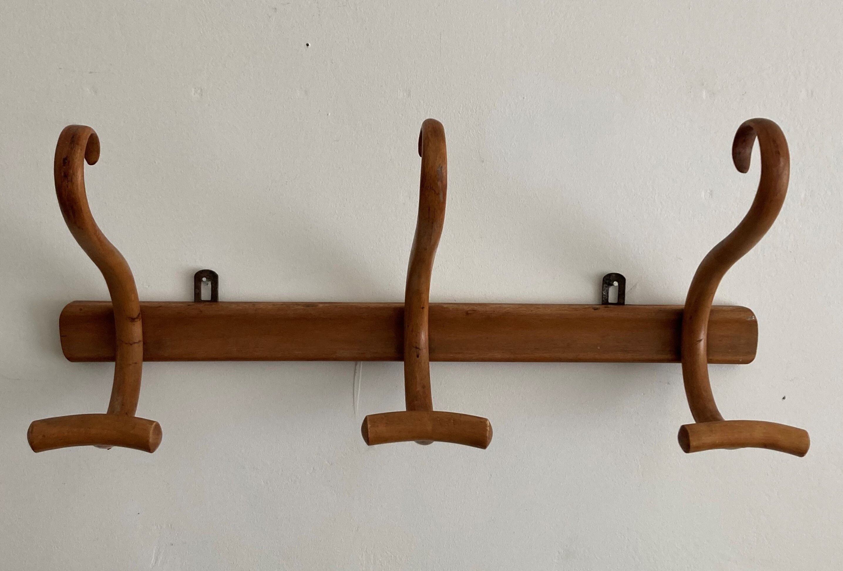 Curved wooden wall coat rack 1900s