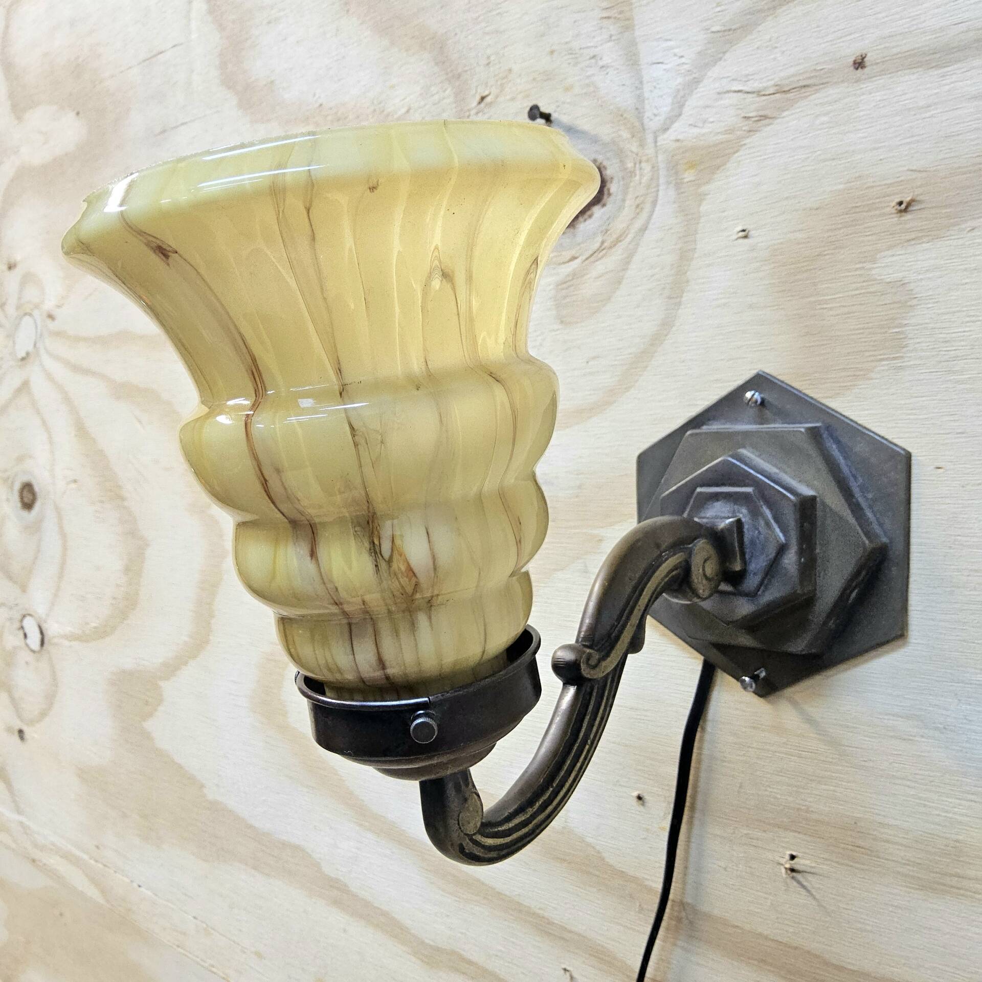 Lampe murale / lampe de nuit Art Déco antique (verre marbré)