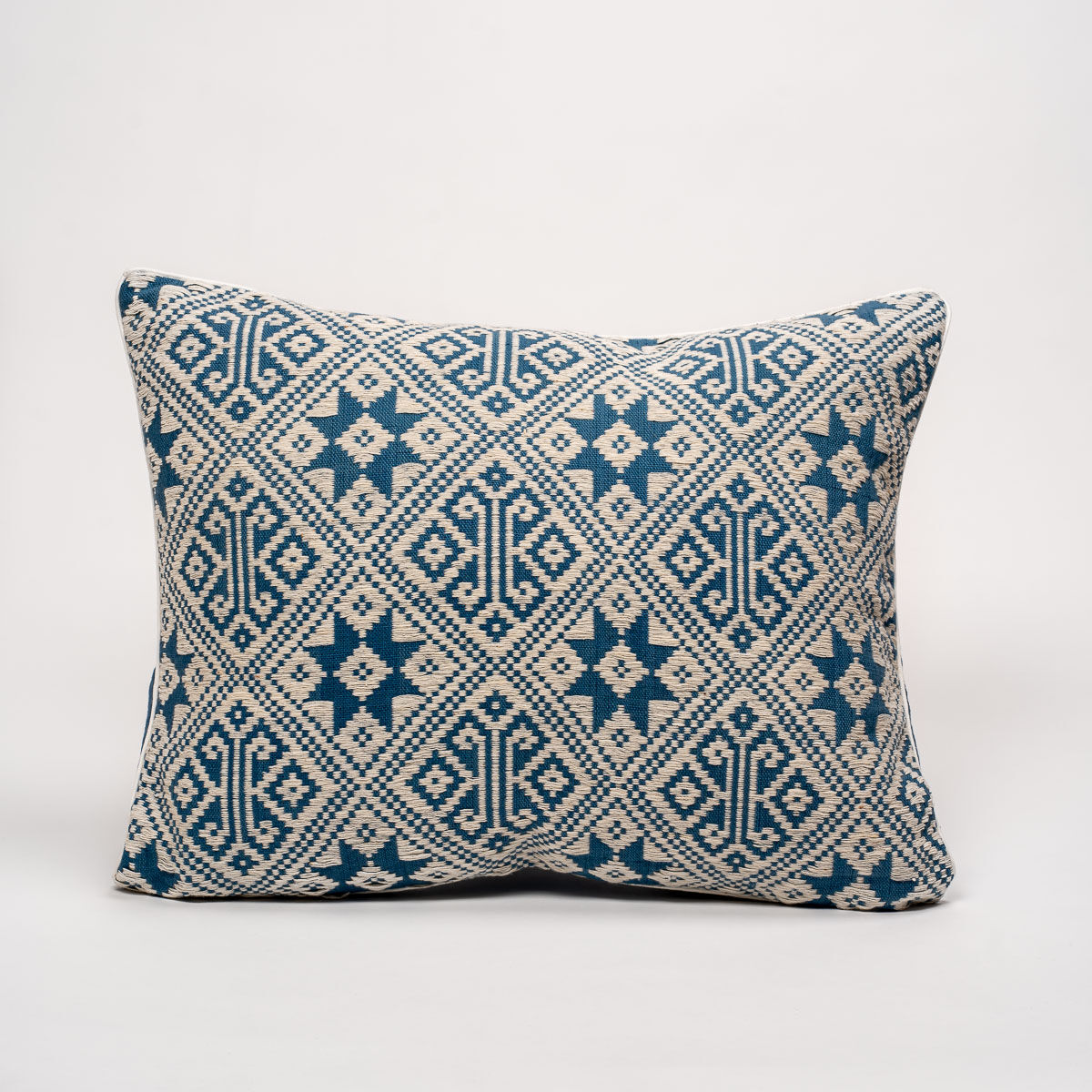 Blue cushion 40x50 cm