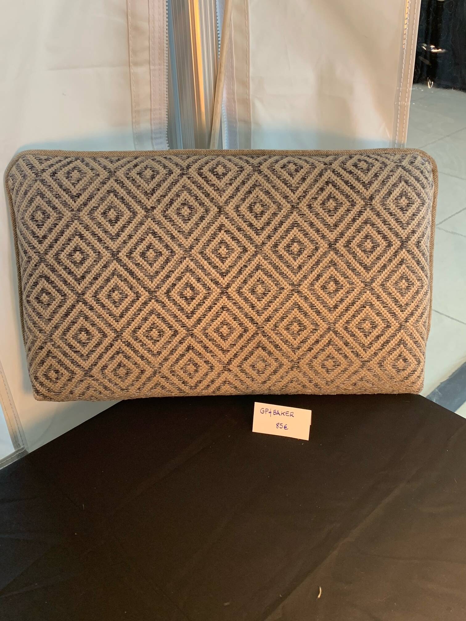 GP & Baker Kidney Wedge Cushion