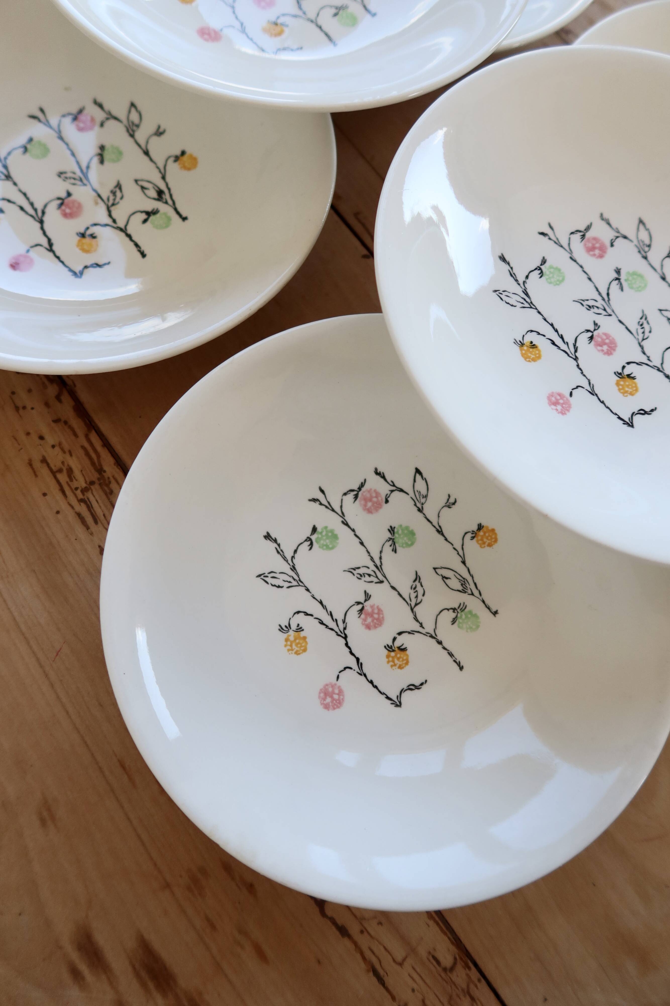Vintage deep plates in Gien earthenware, model Marie-Claire.