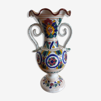 Vase en céramique peint à motifs