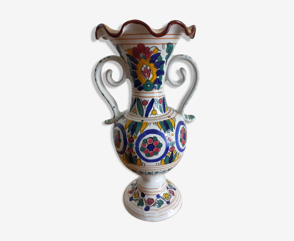 Vase en céramique peint à motifs