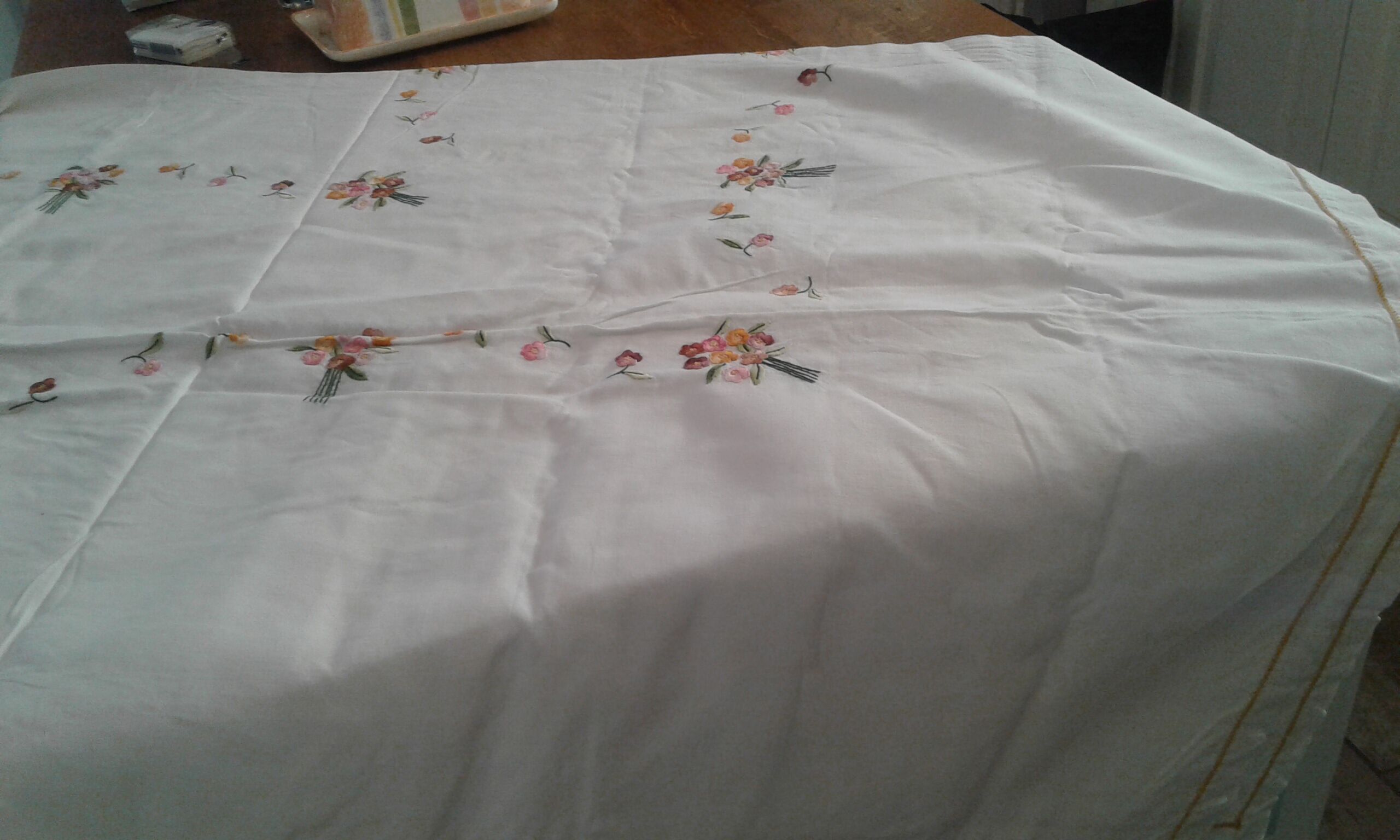 Nappe et 12 serviettes broderies fleurs champêtre