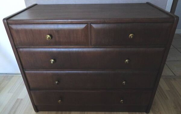 Commode ancienne années 50 à 5 tiroirs galbés montage à l’ancienne vintage et boutons laitons