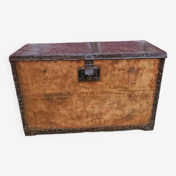 Old trunk in wood and hammered sheet metal