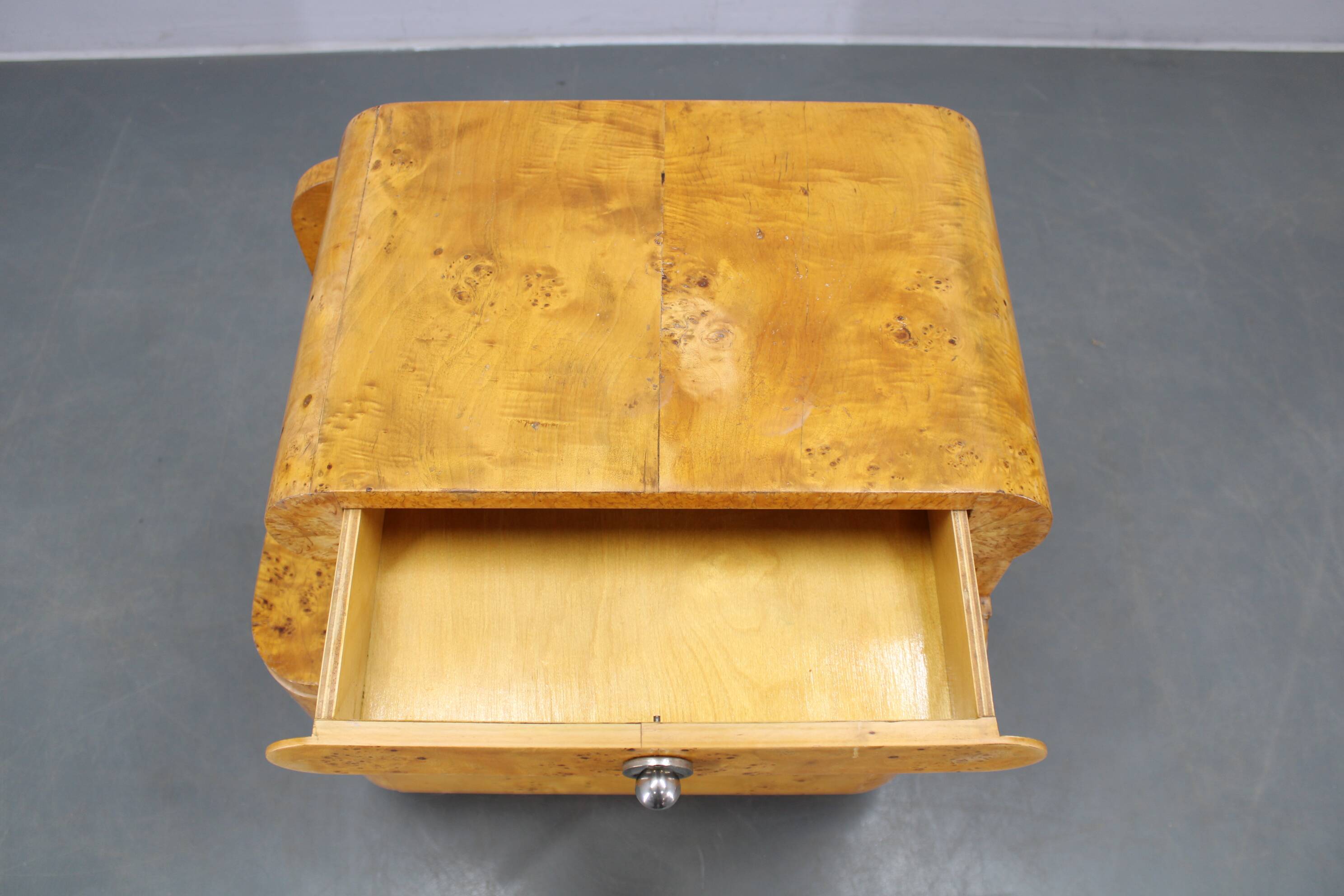 Pair of Art Deco burl wood nightstands, Czechoslovakia, 1940s