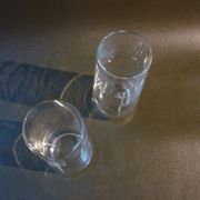 Lot de 2 verres avec épée gravée