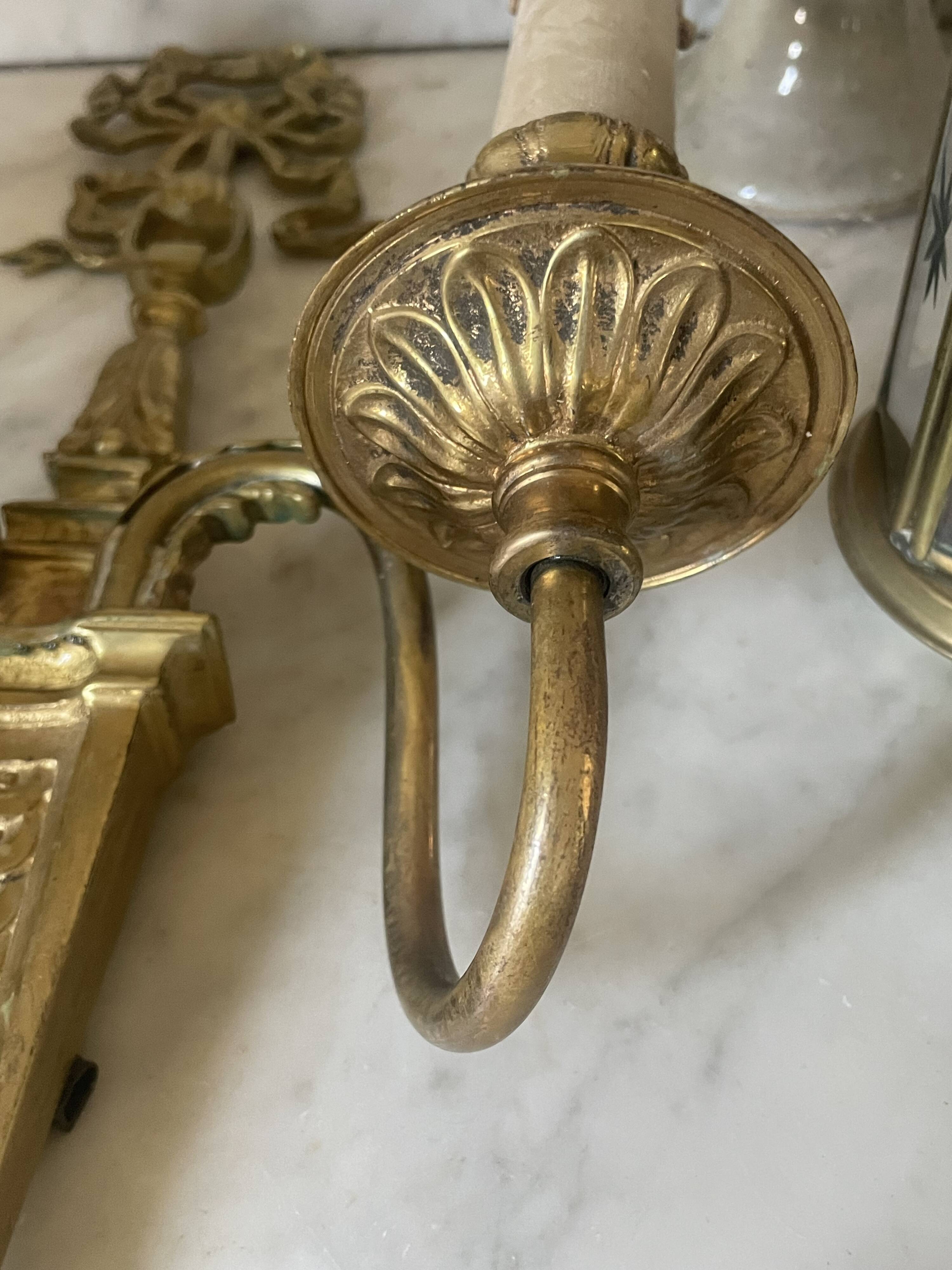 Pair of wall lights in brass and gilded bronze, Arnold Montrose Ltd, Lo