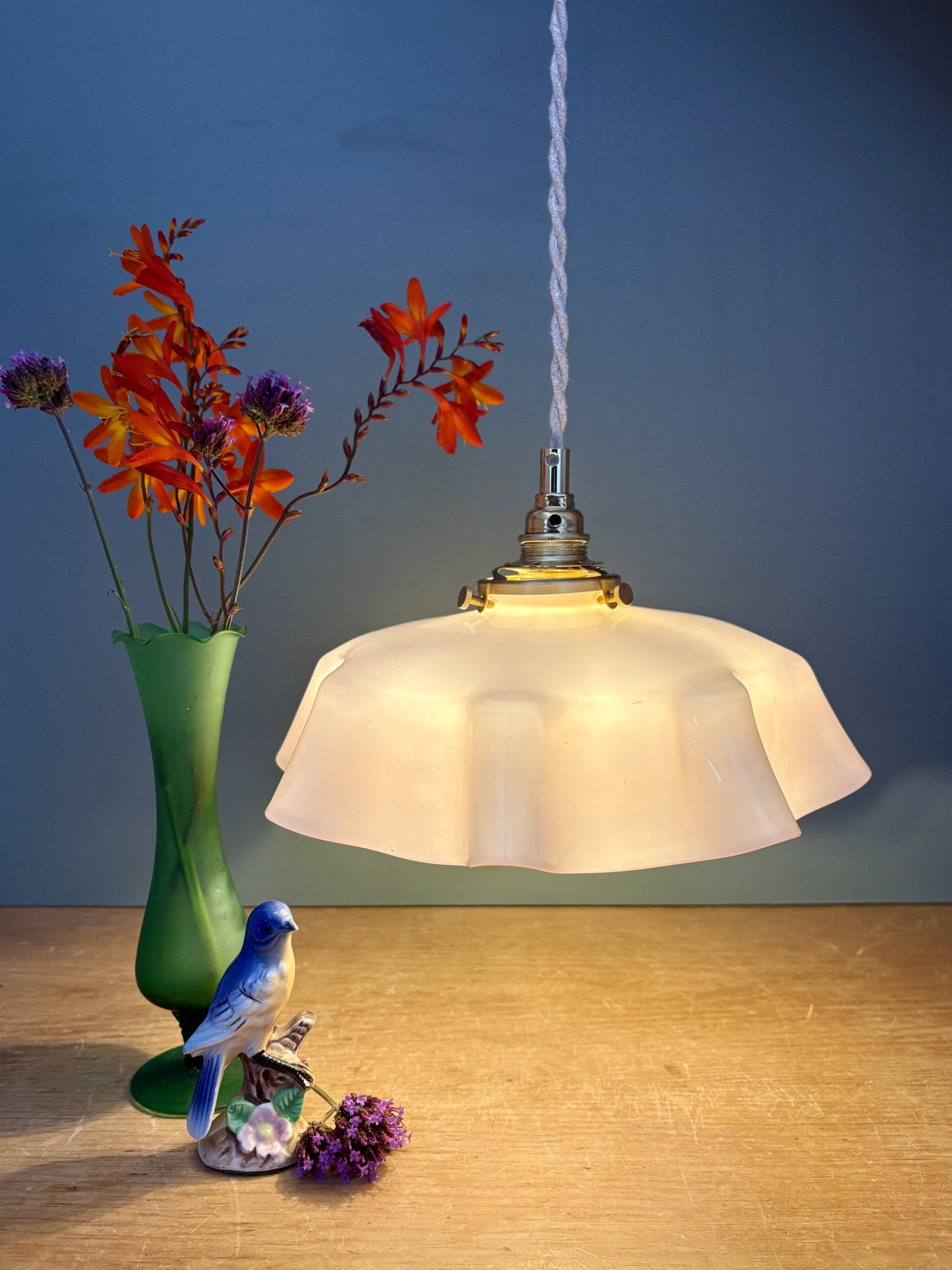 Vintage pendant light in pink opaline.