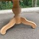 Table à manger ronde pied central extensible décapée en bois massif 3 rallo
