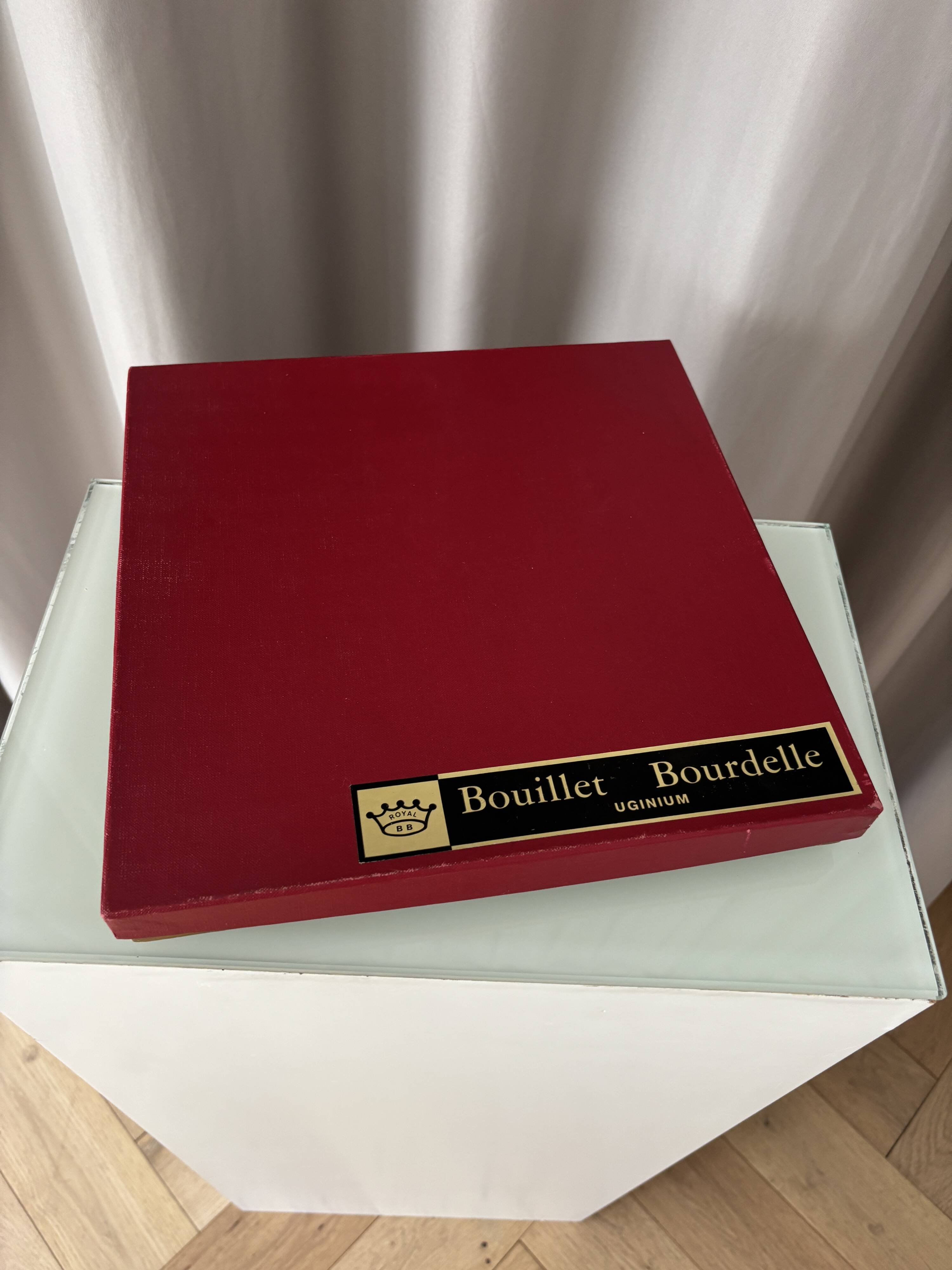 modernist presentation plates in polished mirror steel – Bouillet Bourd