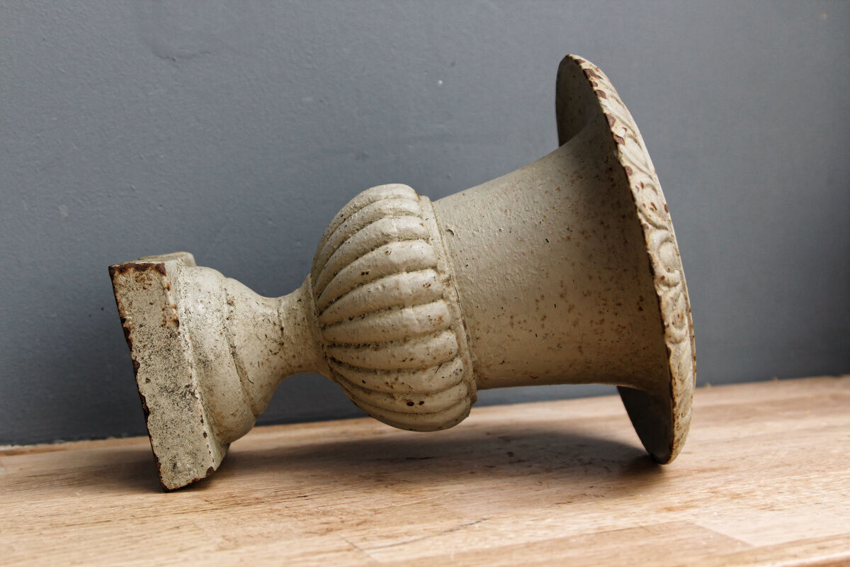 Medici vase in cast iron, celadon green