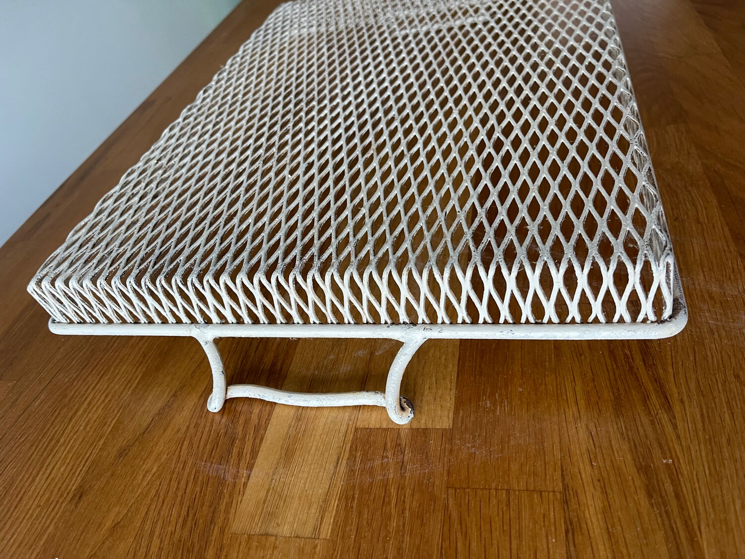 Service tray in Mategot style