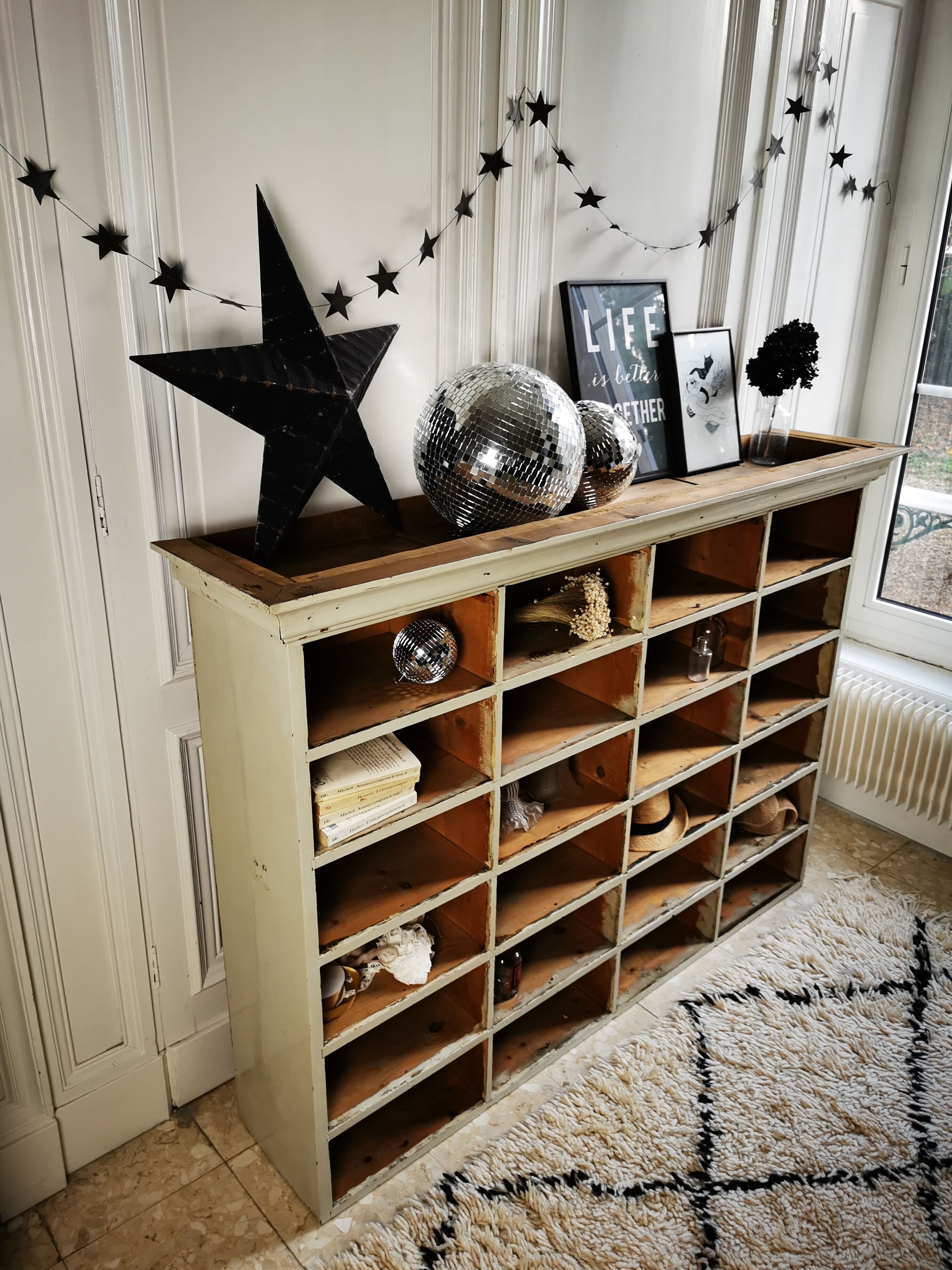 Former cabinet with lockers