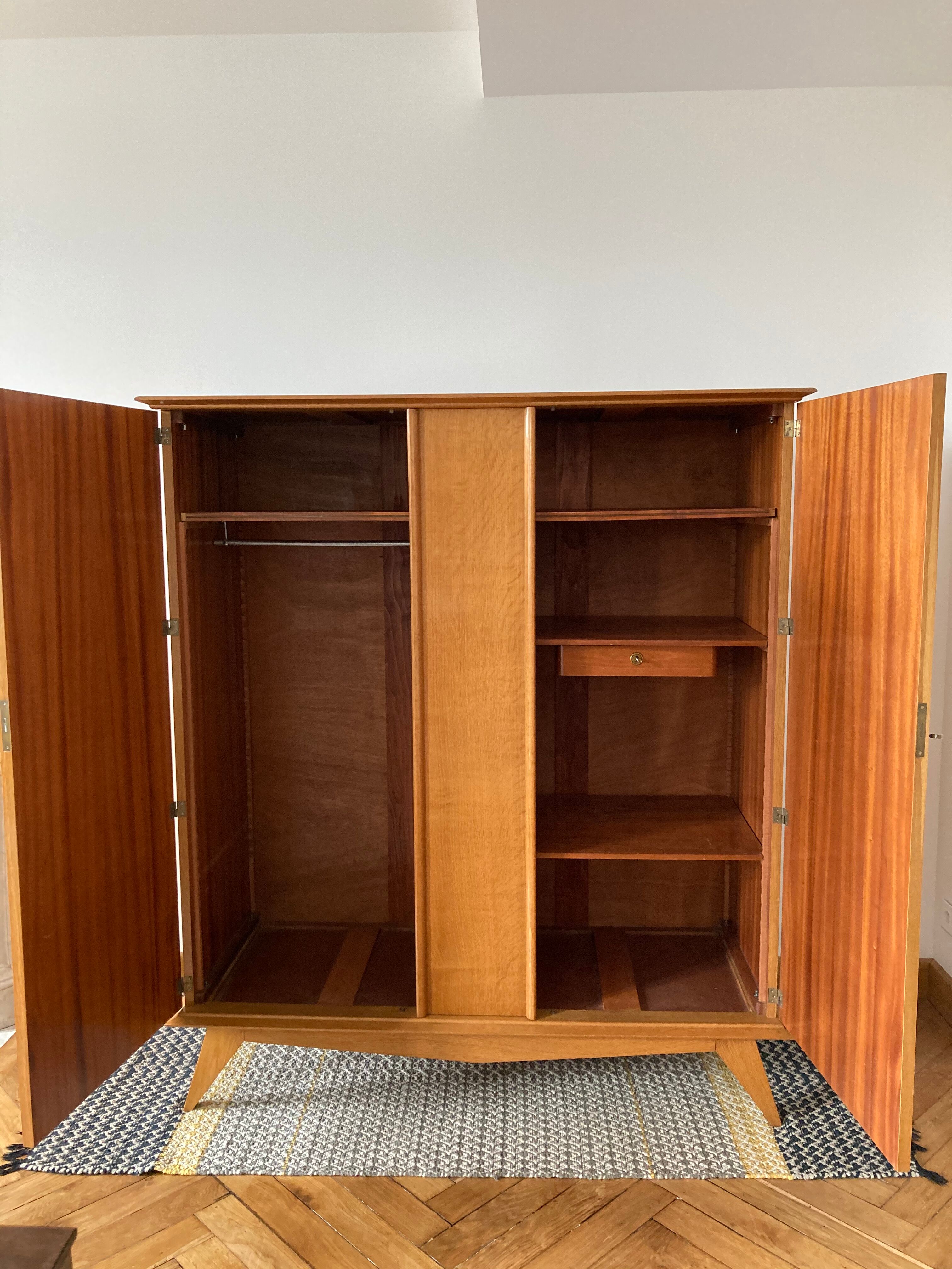 Compass foot cabinet