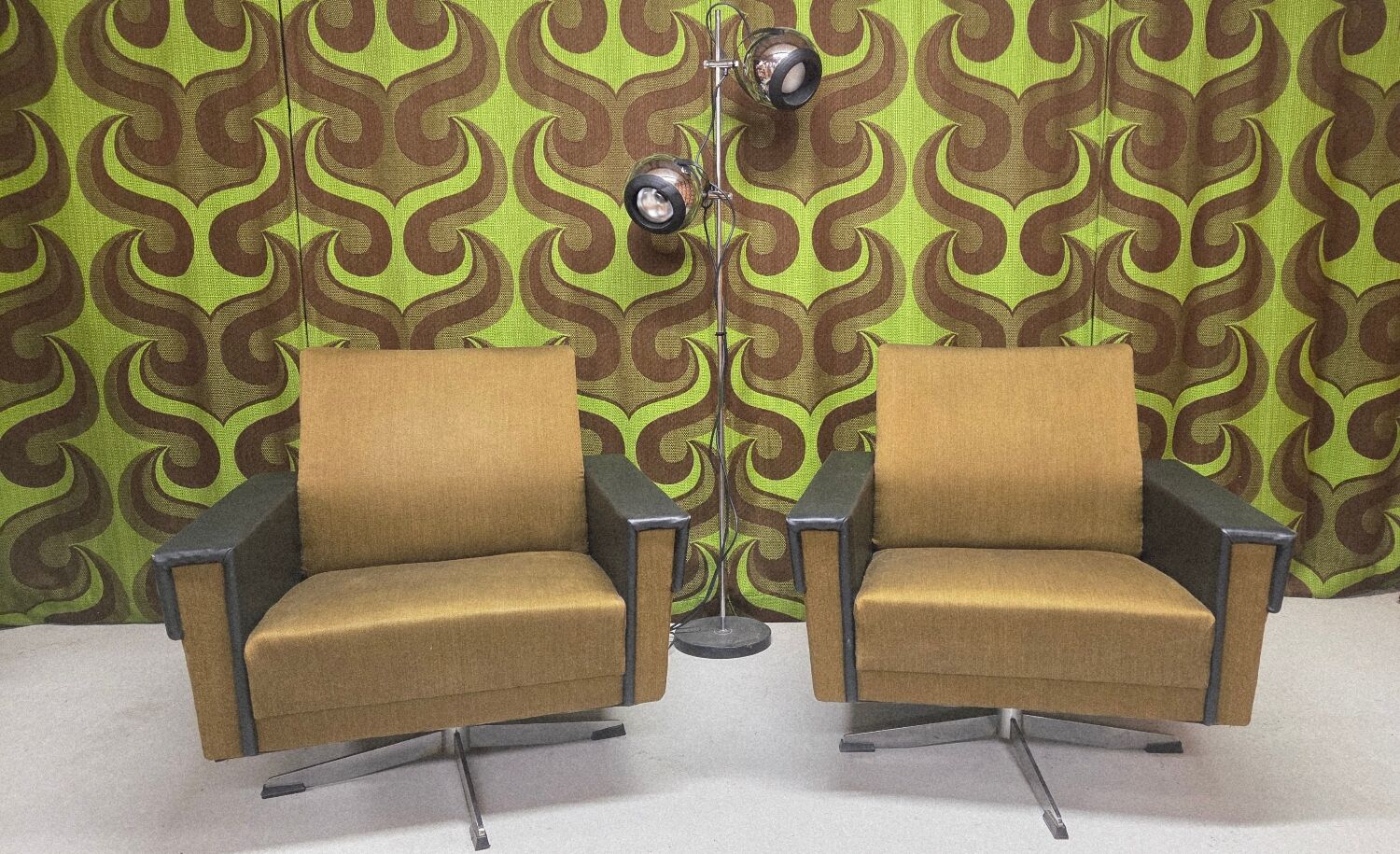 Paire de fauteuils 1970 pivotants