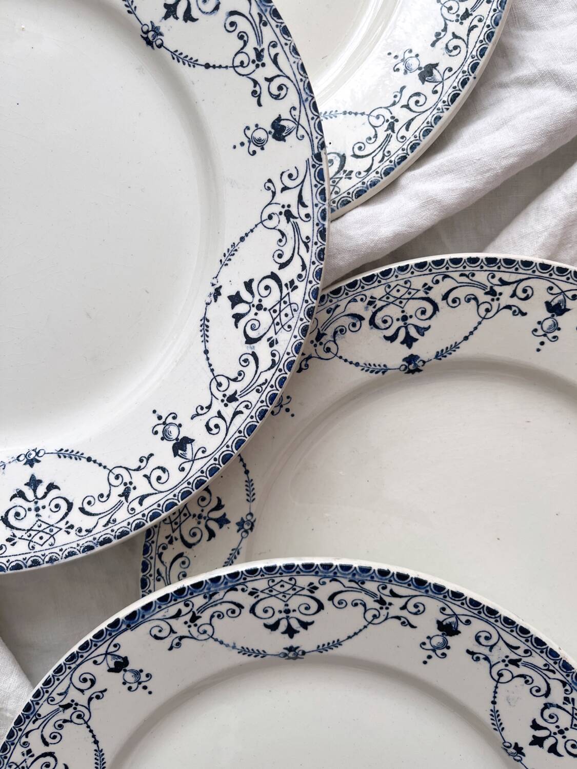 8 ironstone dinner plates “Balzac” Choisy le Roi