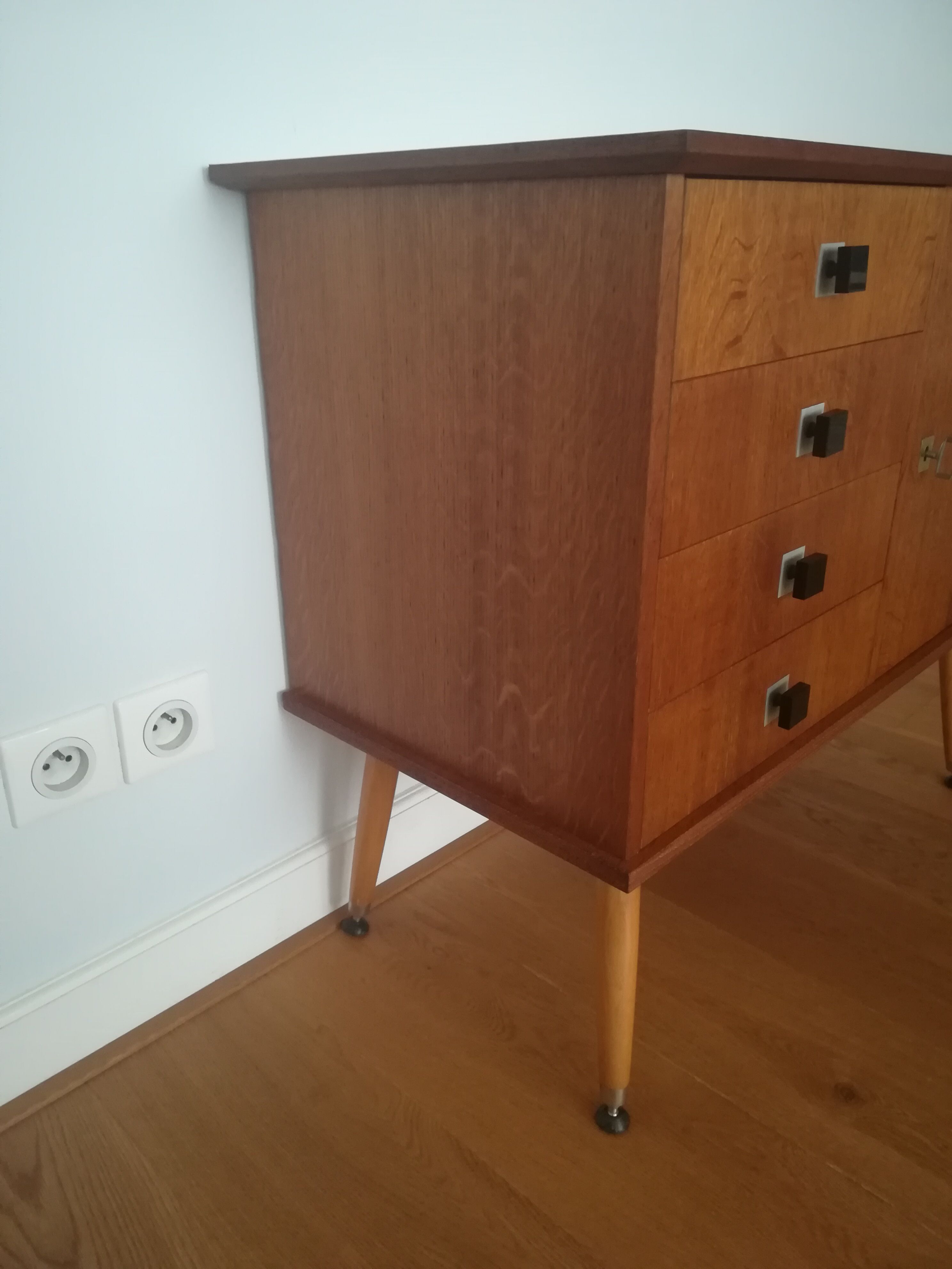 Sideboard / chest of drawers