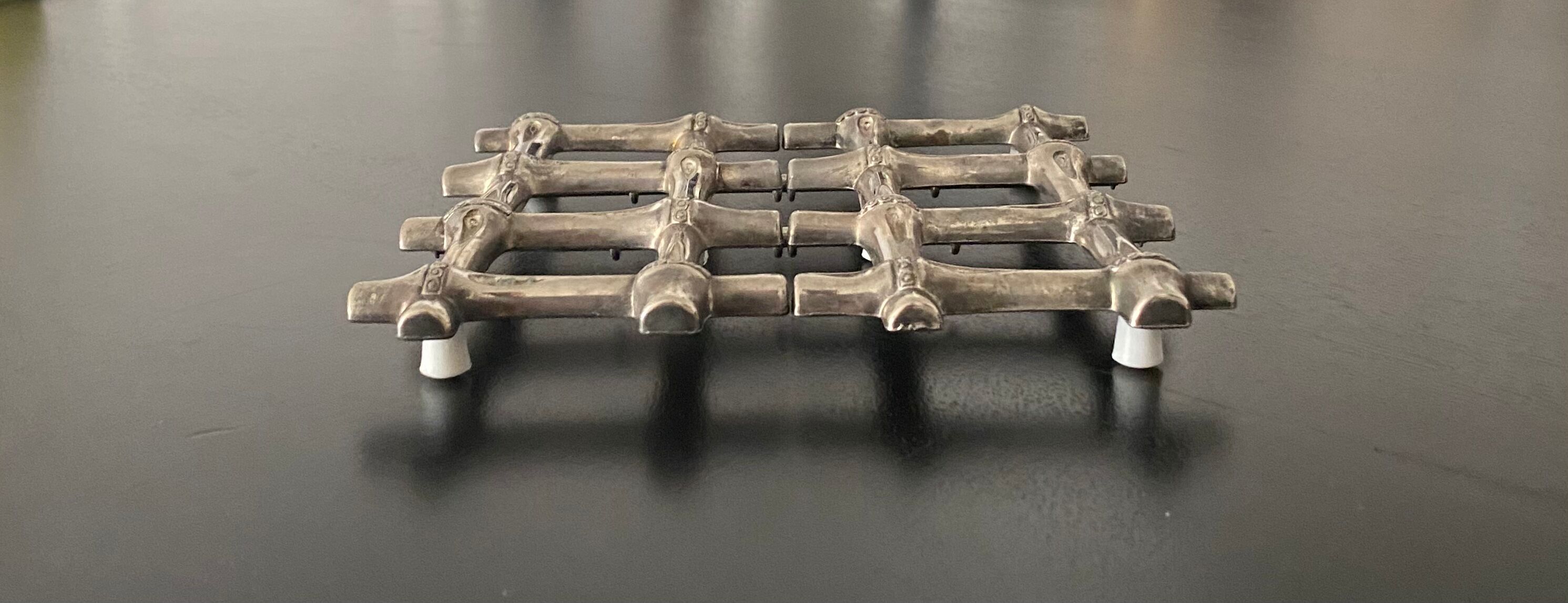 1 extendable bamboo metal shaped flat bottom