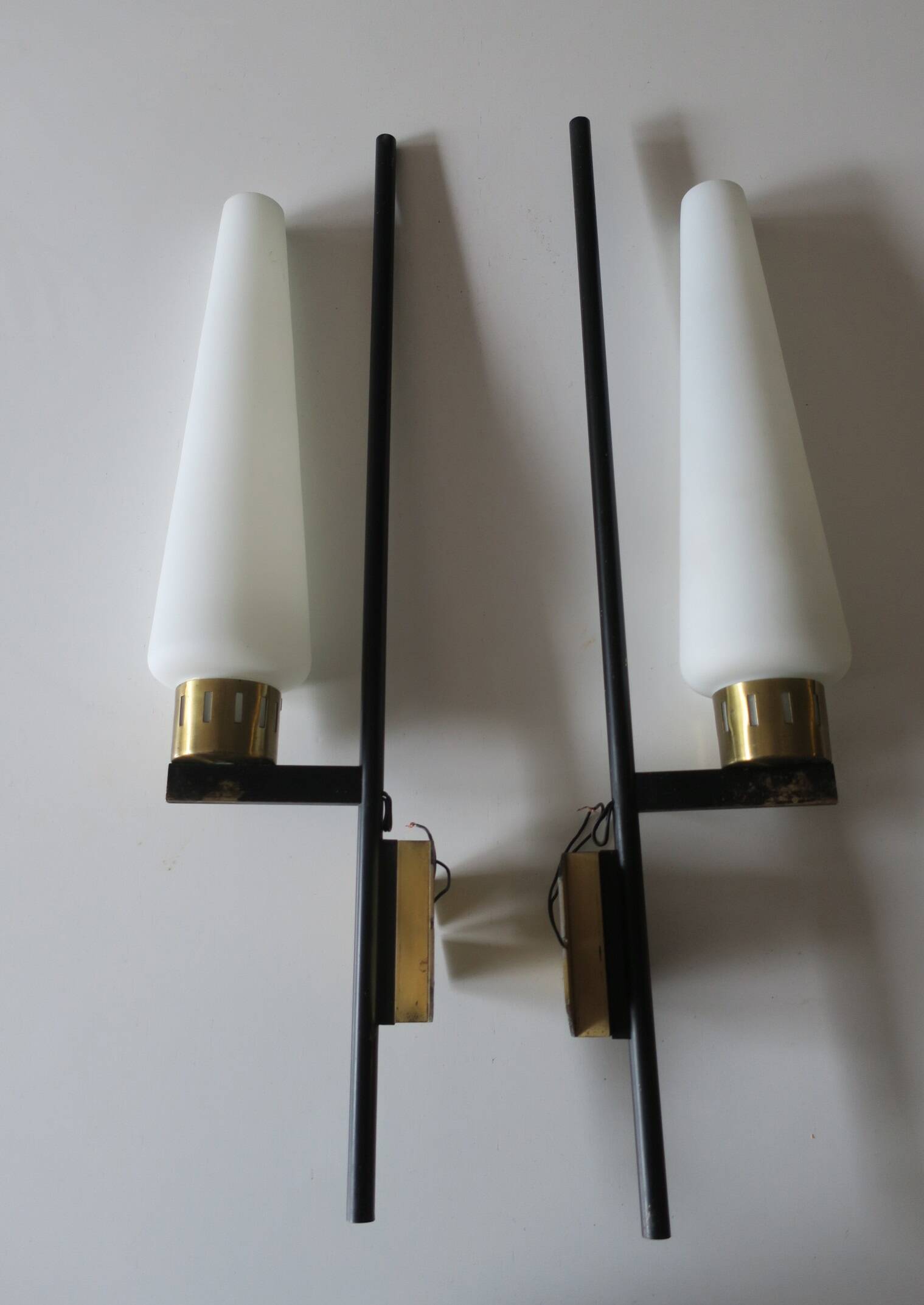 Pair of brass and opaline glass wall lights, Stilnovo period, Italy 1940-50