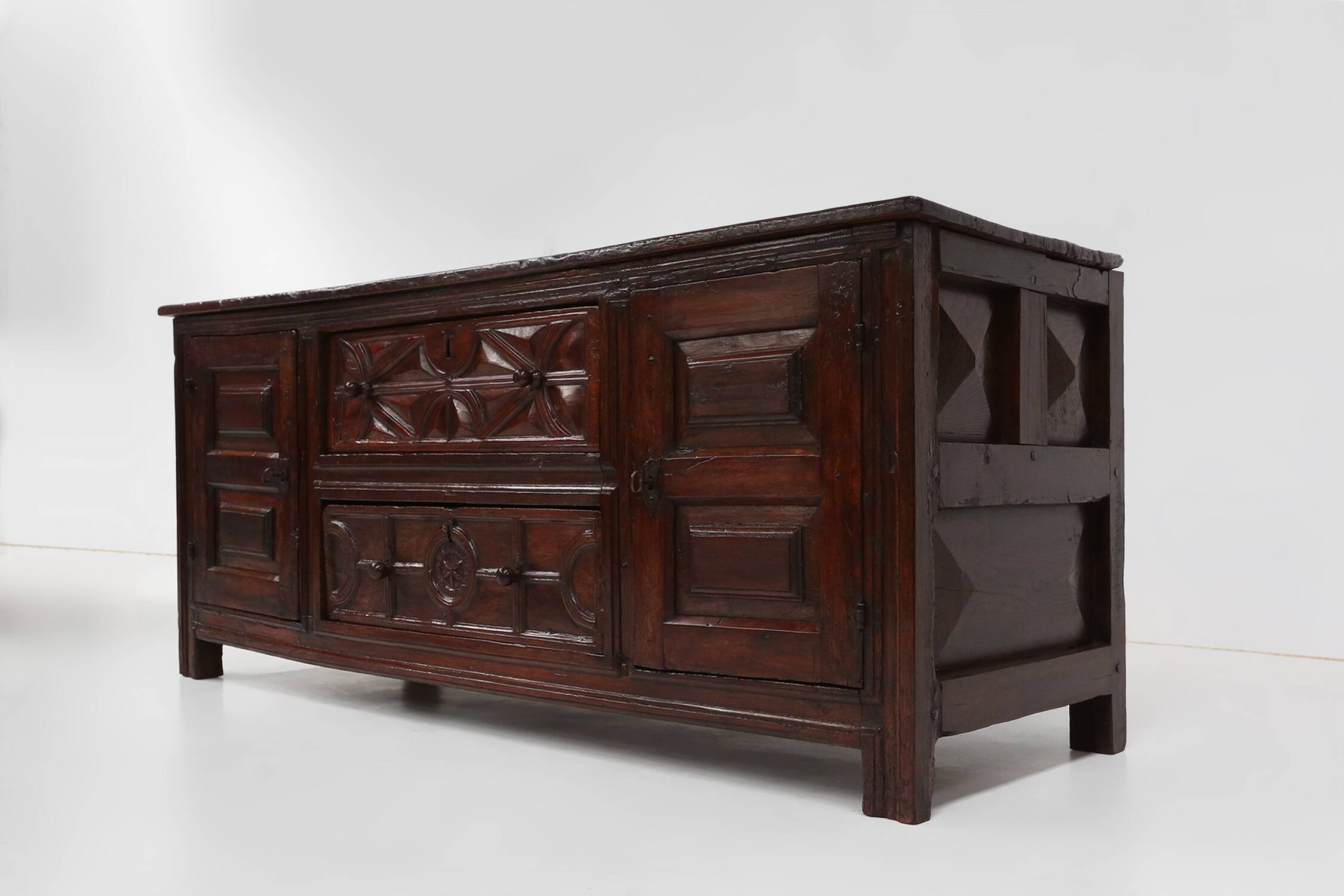 Buffet géométrique français unique du 16ème siècle en chêne