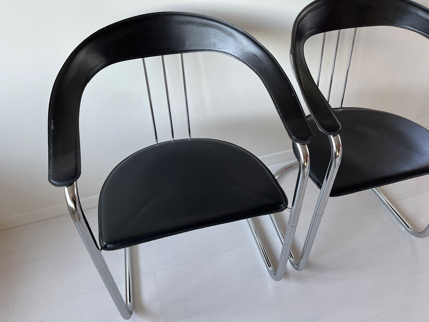 Duo de fauteuils années 70-80