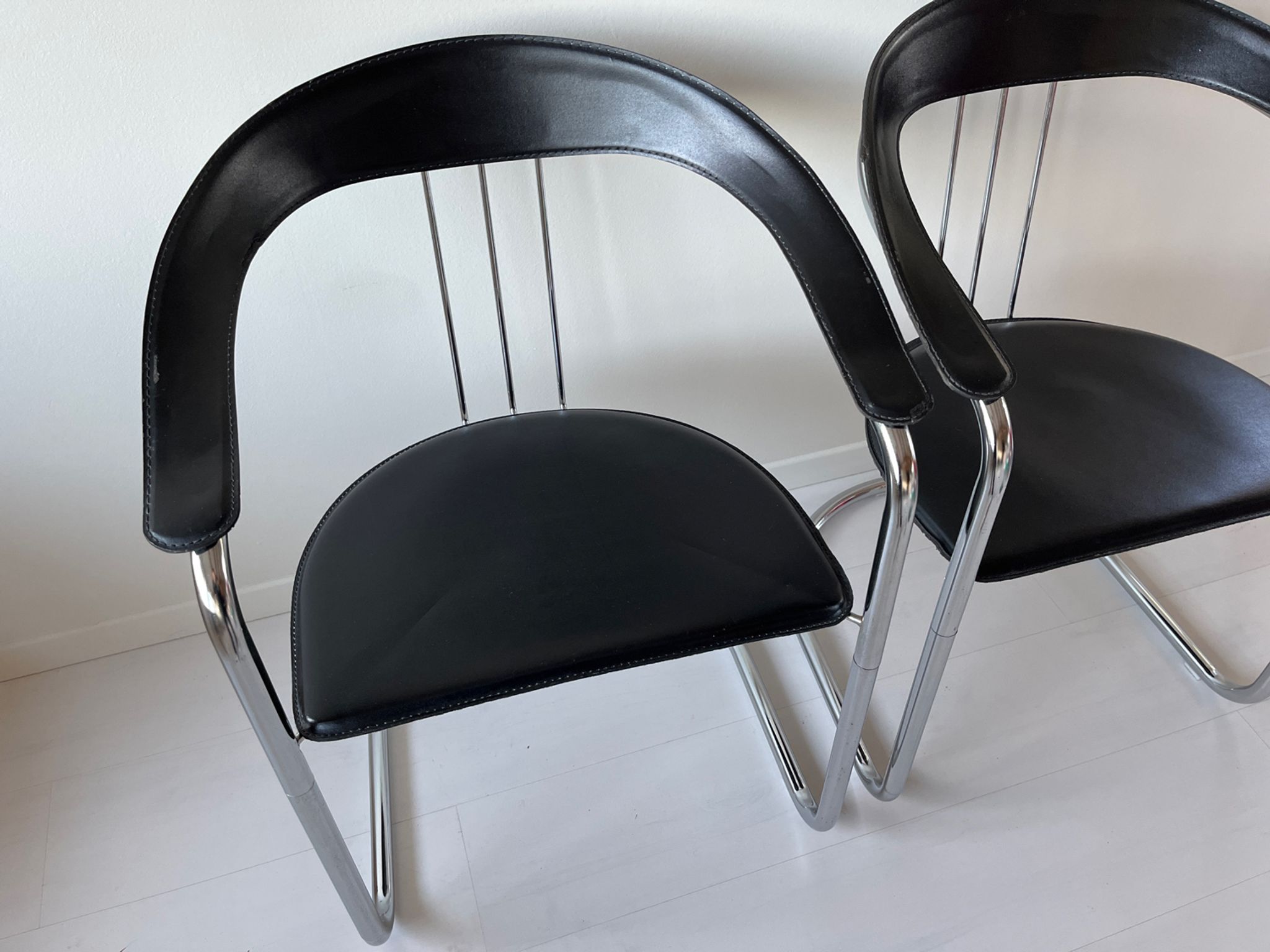 Duo de fauteuils années 70-80