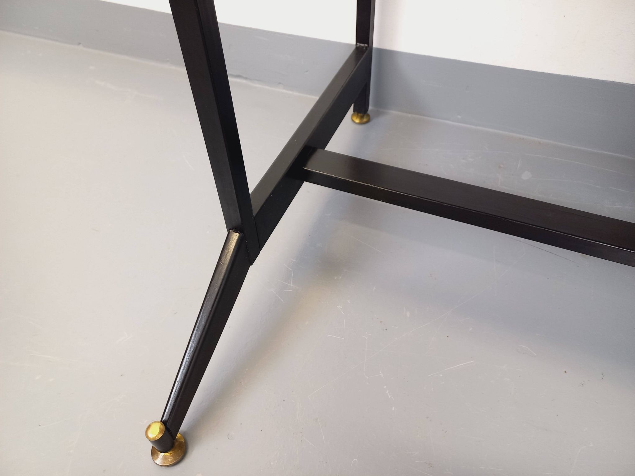 Bureau italien moderniste avec bibliothèque étagère string teck métal