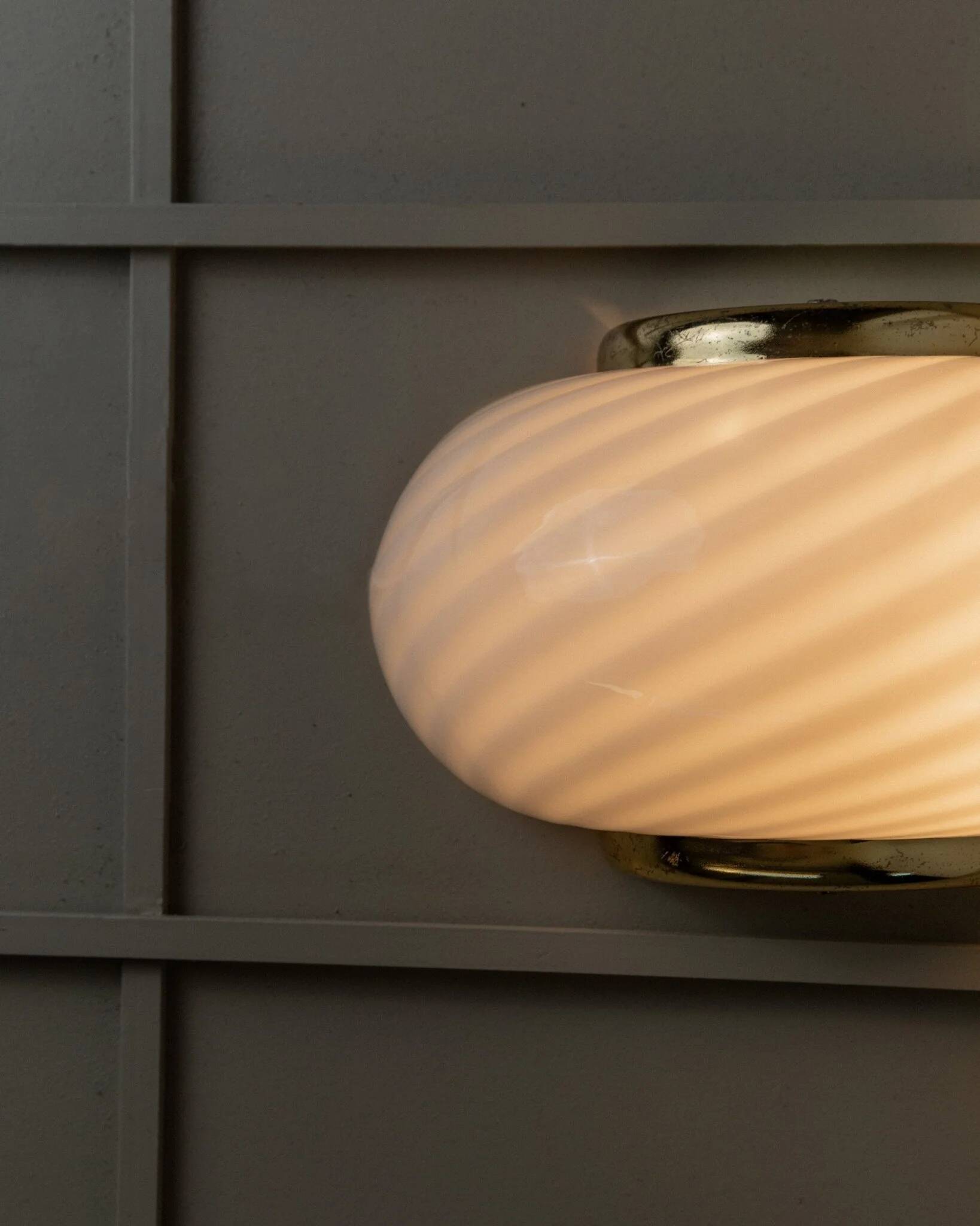 Vintage Murano white opaline glass wall lamp with brass fittings, 1970s Hollywood Regency, Italy