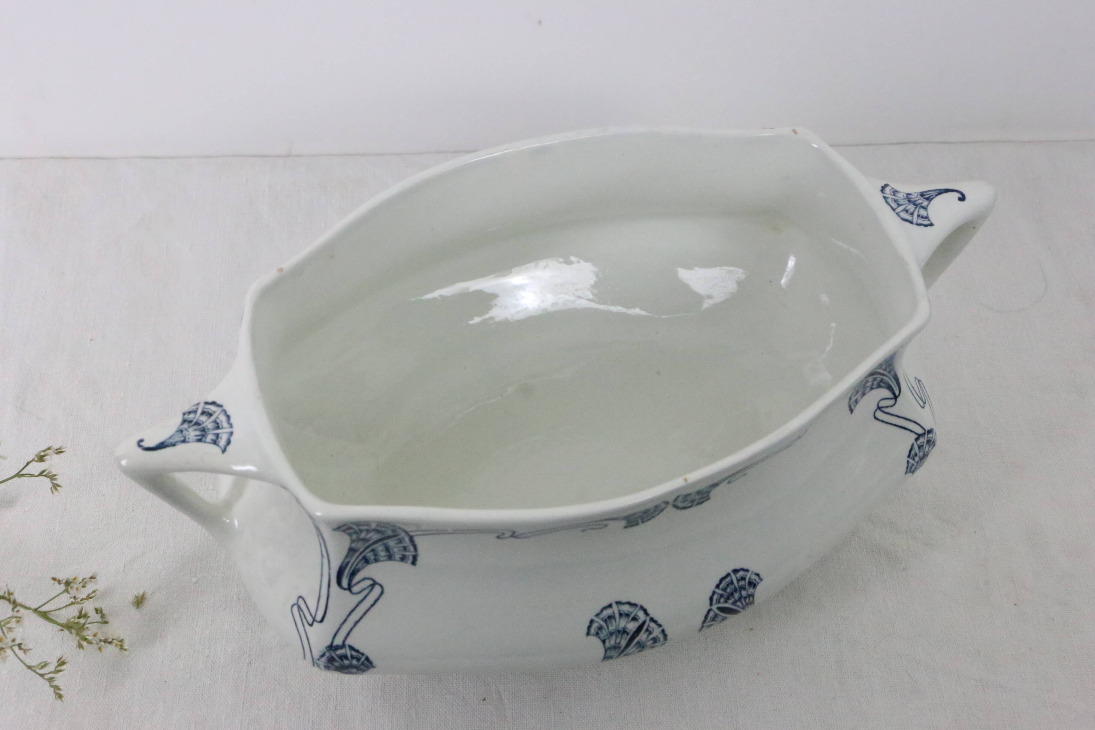 Art Nouveau soup tureen in Onnaing earthenware