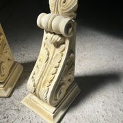 Serre-livres en platre mouluré