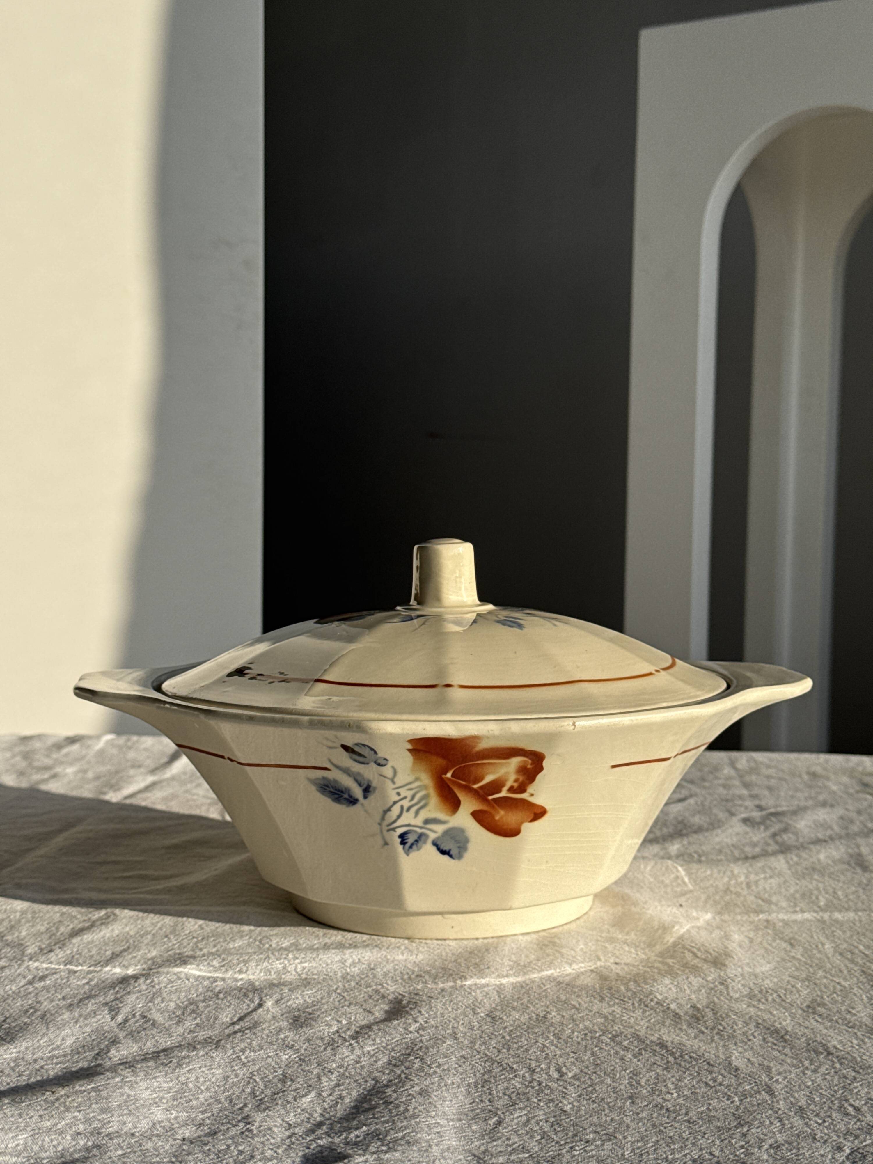 Antique Sarreguemines soup tureen with lid, rose pattern, D33 H28.