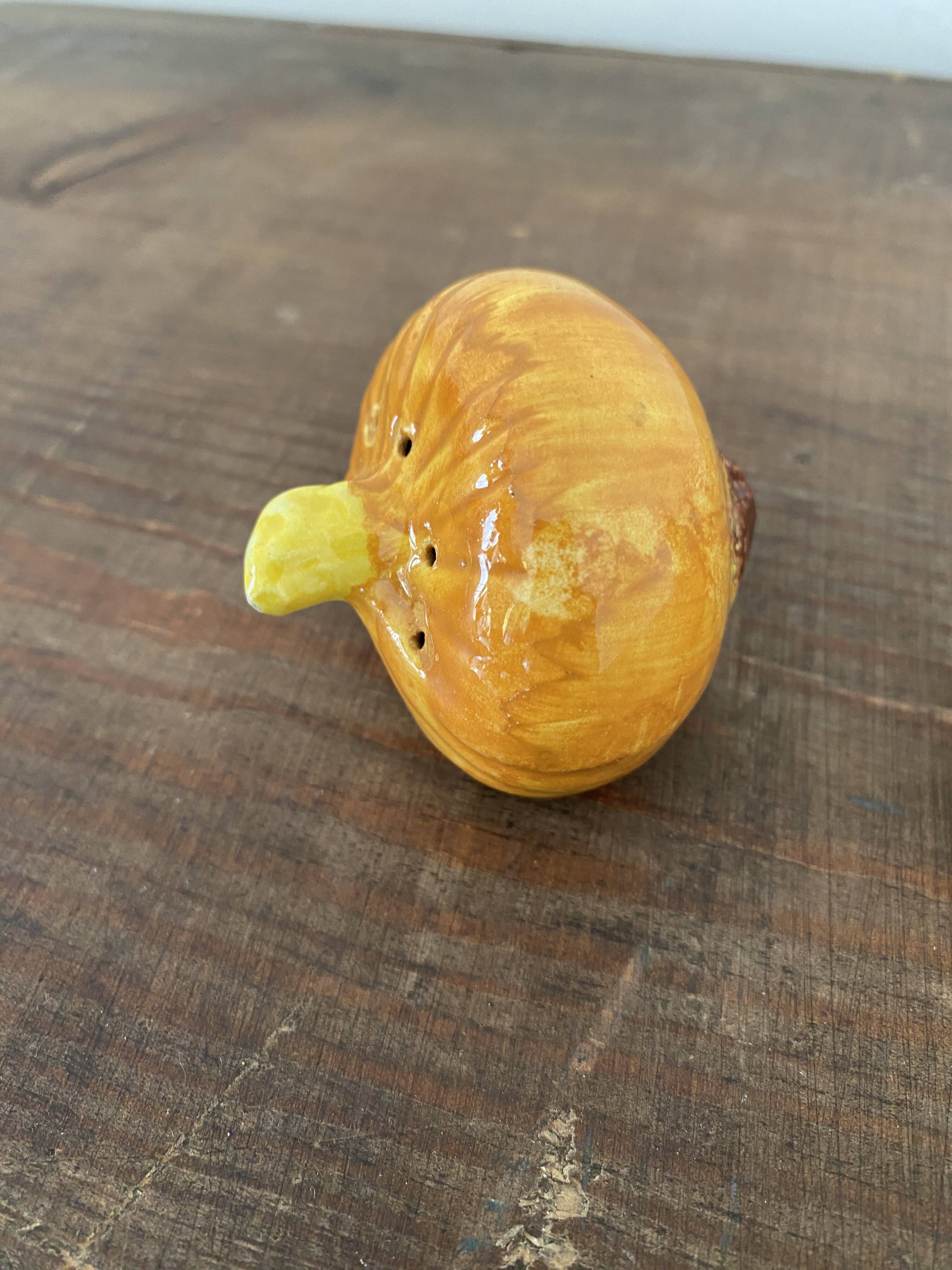 Vintage barbotine pepper and salt shaker in the shape of garlic and onion