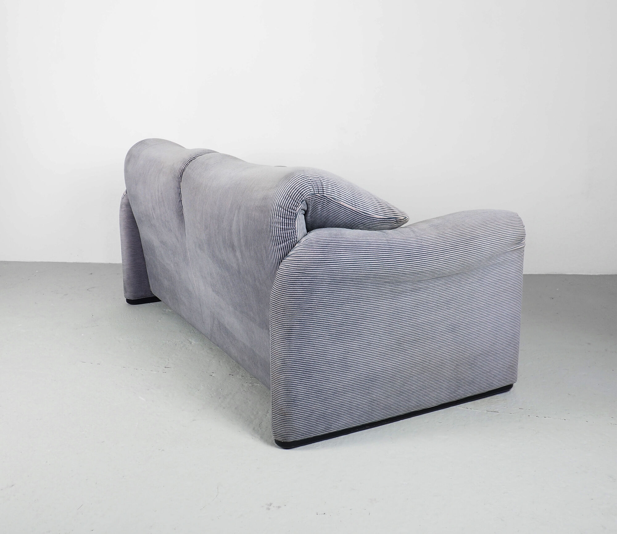 Maralunga 2 seater sofa by Vico Magistretti for Cassina