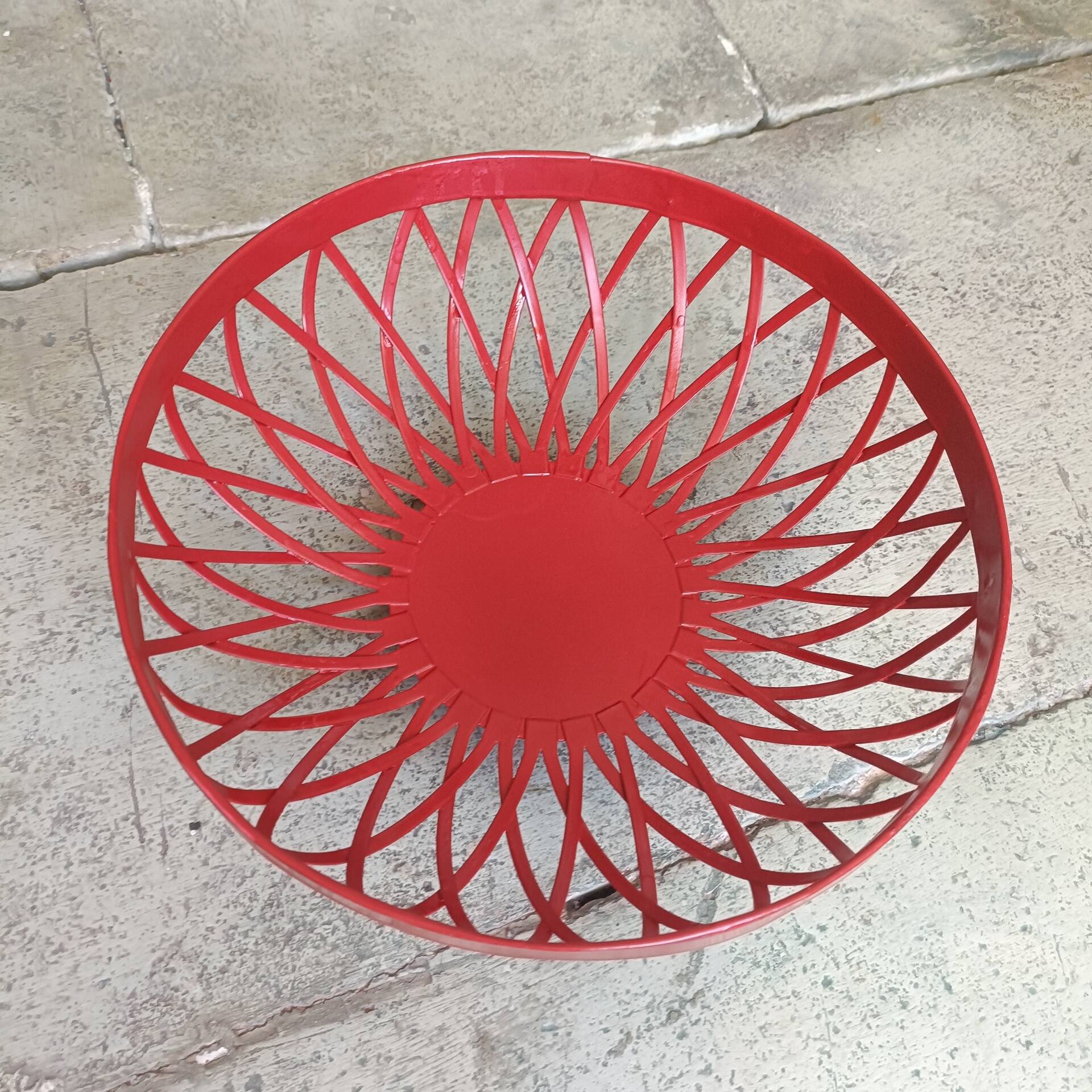 Corbeille métal rouge vintage