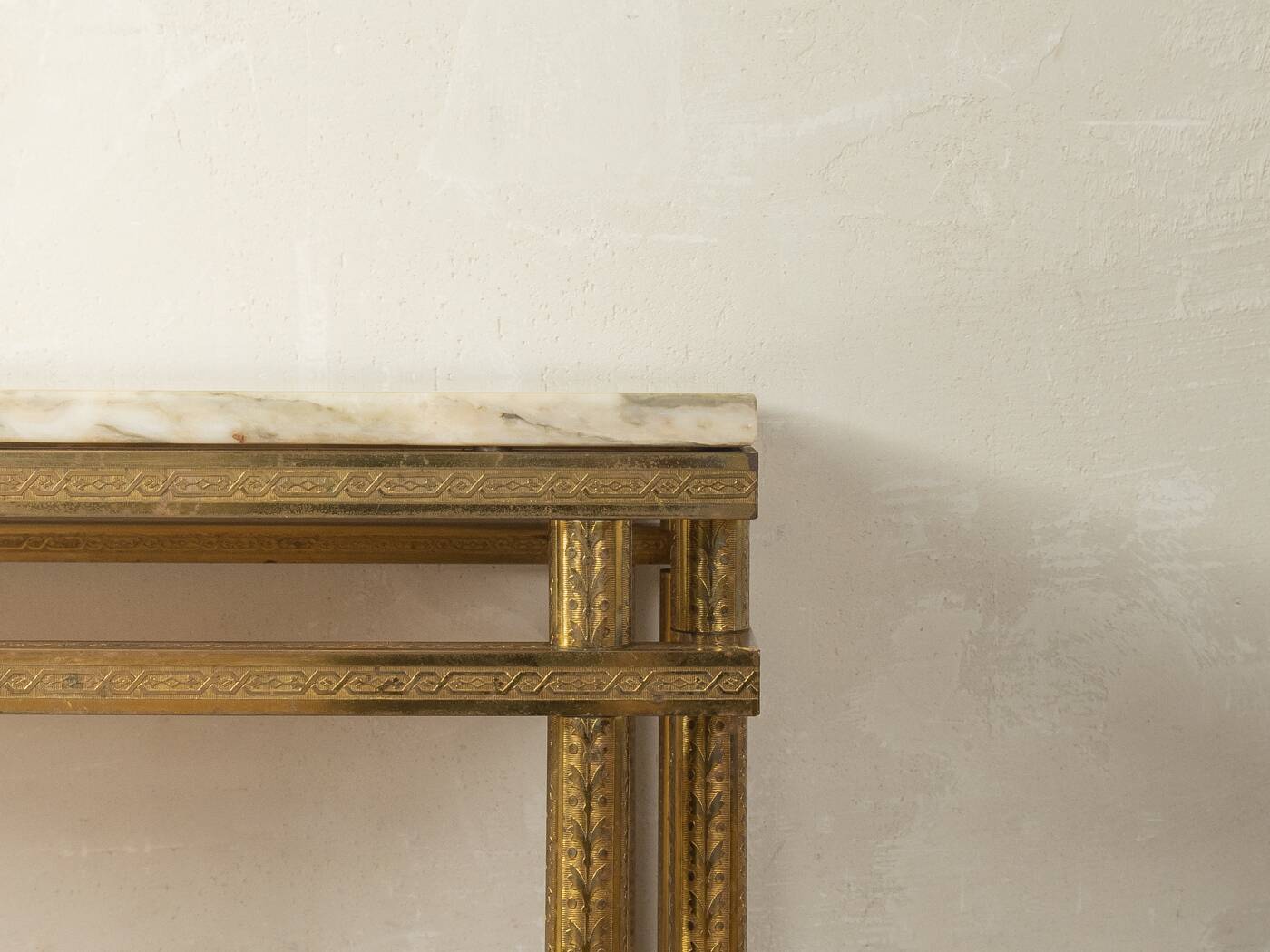 Elegant Hollywood Regency coffee table, marble and brass, 1970s
